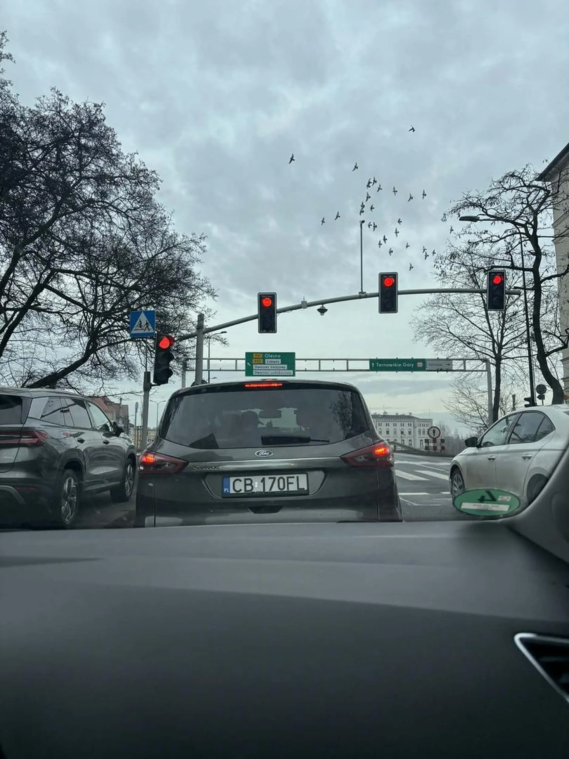 Kierunkowskazów zero, lusterek chyba też brak i najwidoczniej rozumu też