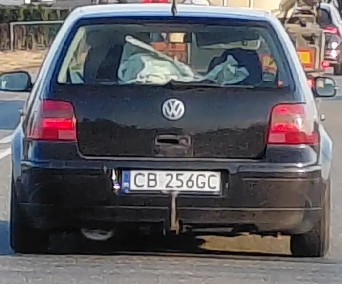 D.... za kierownica. 18.03.2026 g.16.53  m. Januszkowo ,  stacja orlen pedzi jak szalony wyprzedzajac ciag aut na linii podwojnej ciaglej.  Totalny brak wyobrazni kierowcy. Nie uzywa kierunkowskazow.