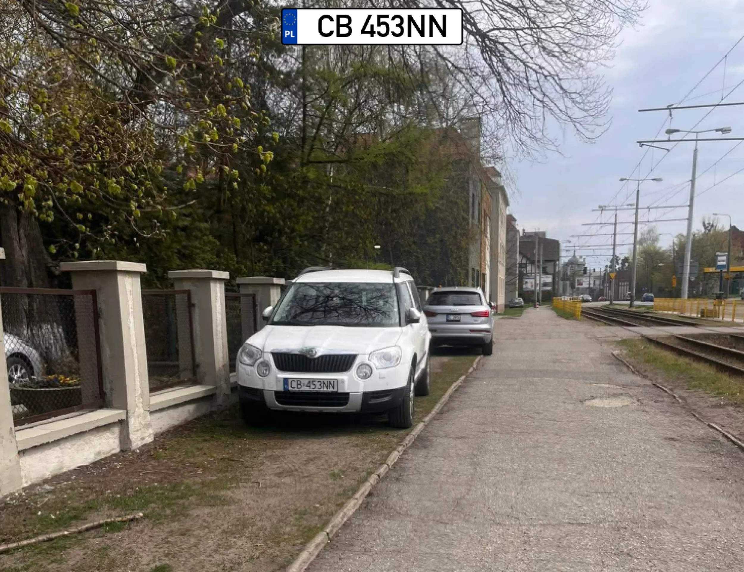 Taka zatoczka parkingowo-trawnikowa