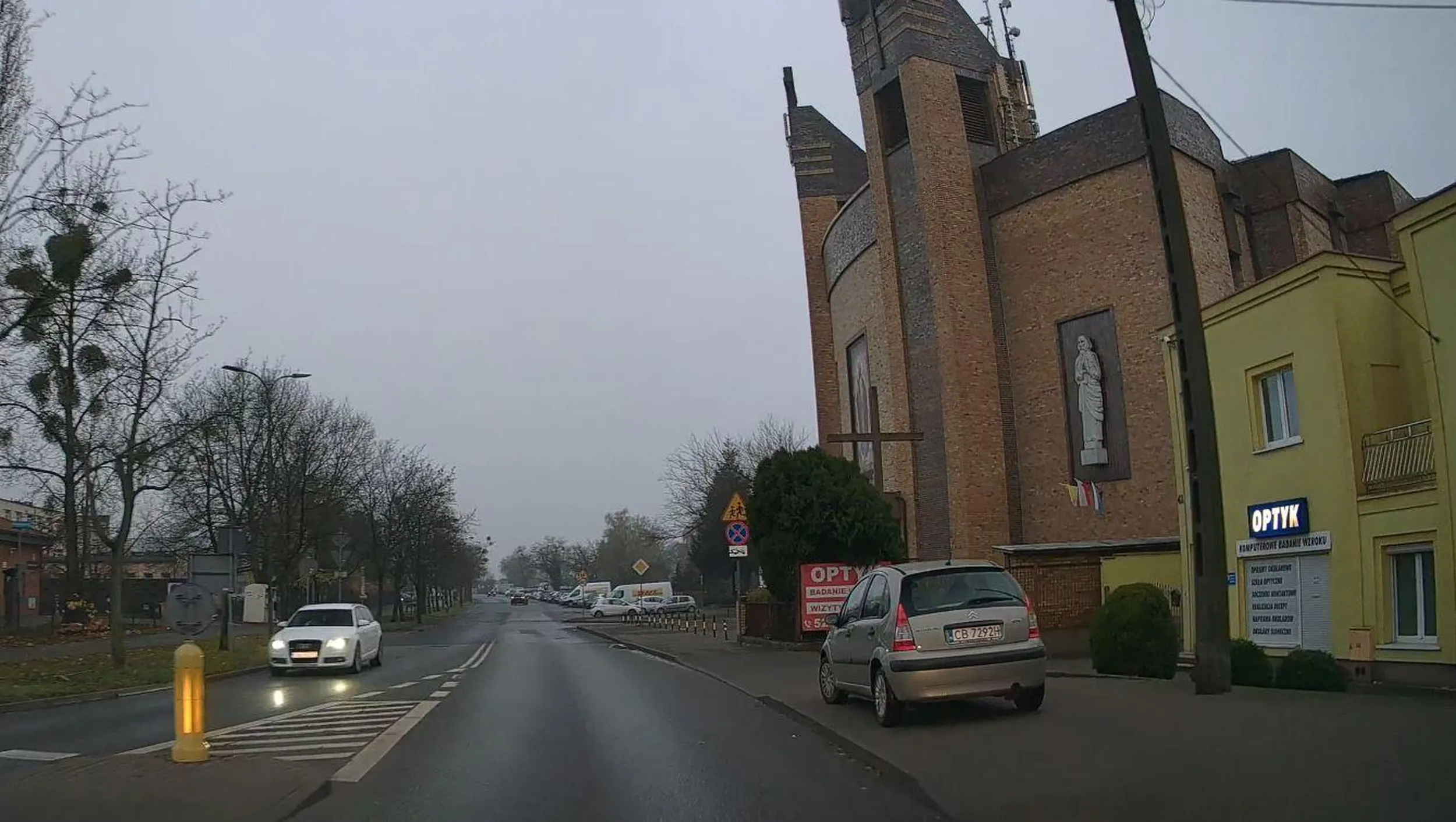 pięknie przyblokowany chodnik