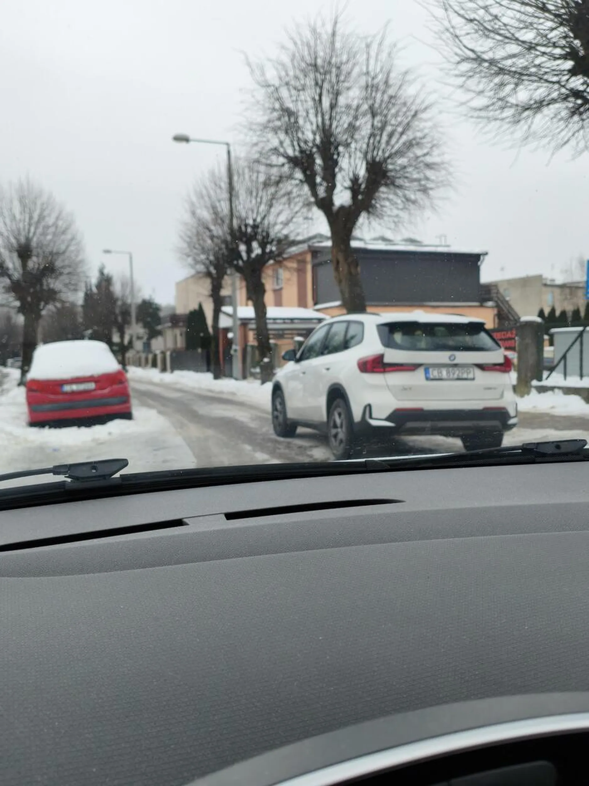 Przejazdu i mózgu brak, marka jak zawsze przypadkowa.