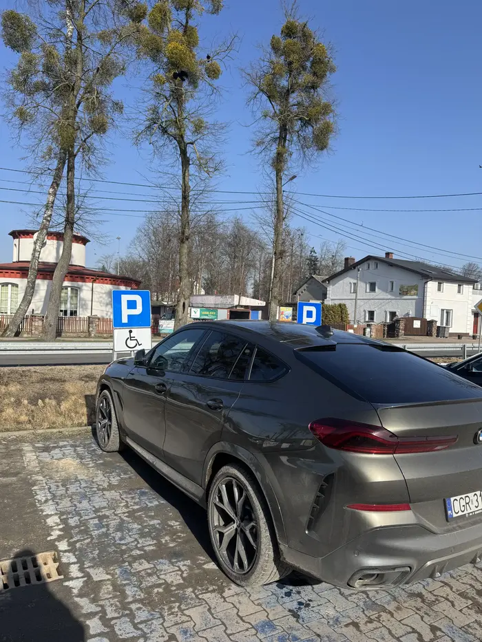 Blokuje miejsce dla niepełnosprawnych