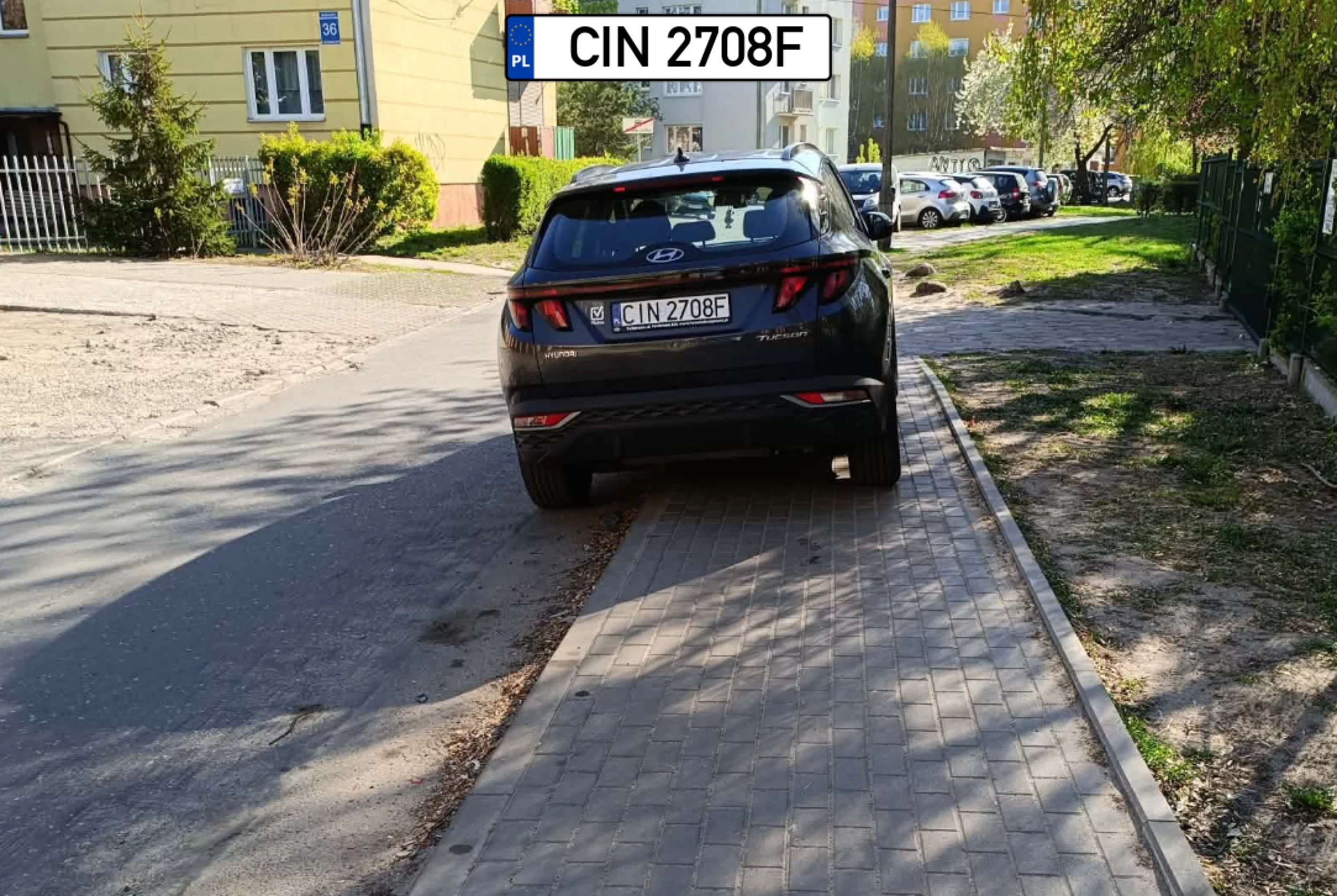 Zacumował łajbę i poszedł.