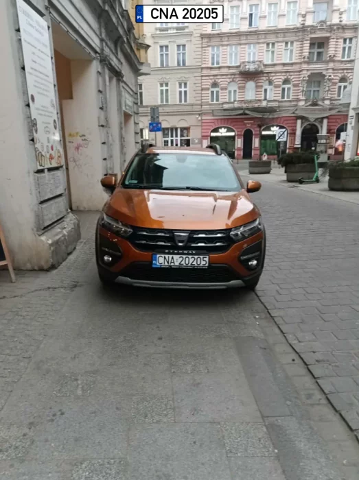 Kierowco! uwaga na spadające doniczki