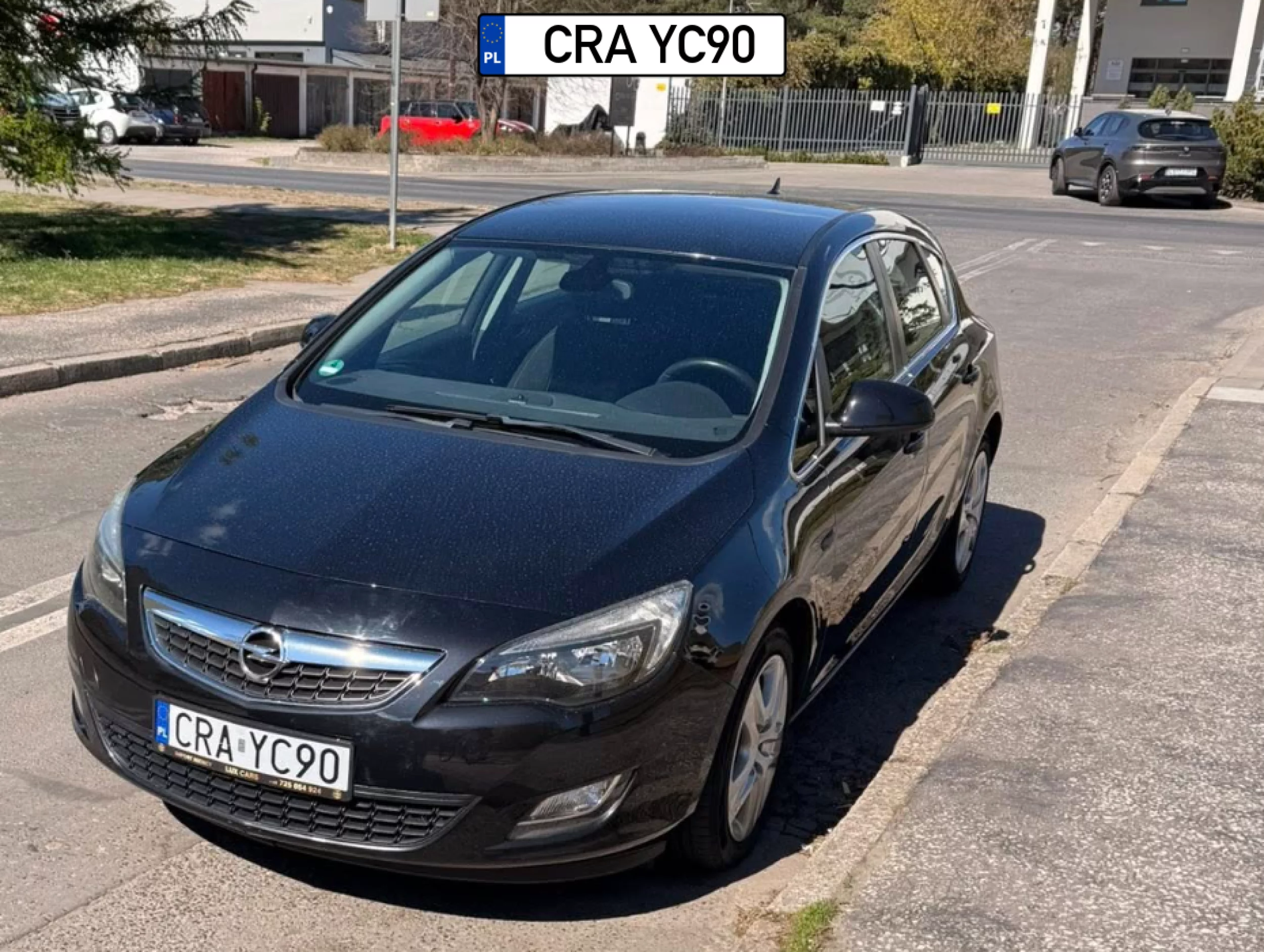 Kierowca na bank jechał kradzionym pojazdem i uciekł bo nie ma takiej skali na to normalnie.