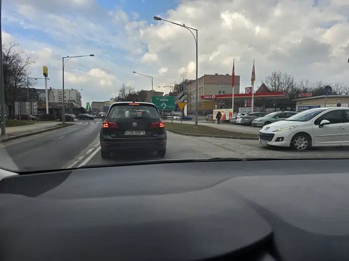 Burak nie wpuszcza nikogo na suwak I udaje że nie widzi