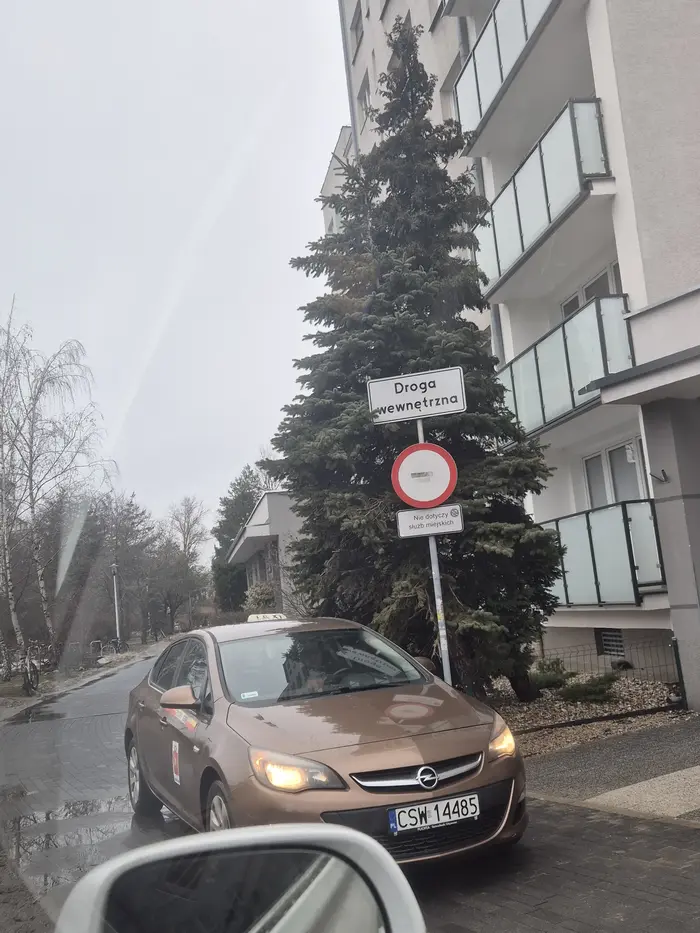 kolega cos sie pruje a jedzie na zakazie sztywniutko