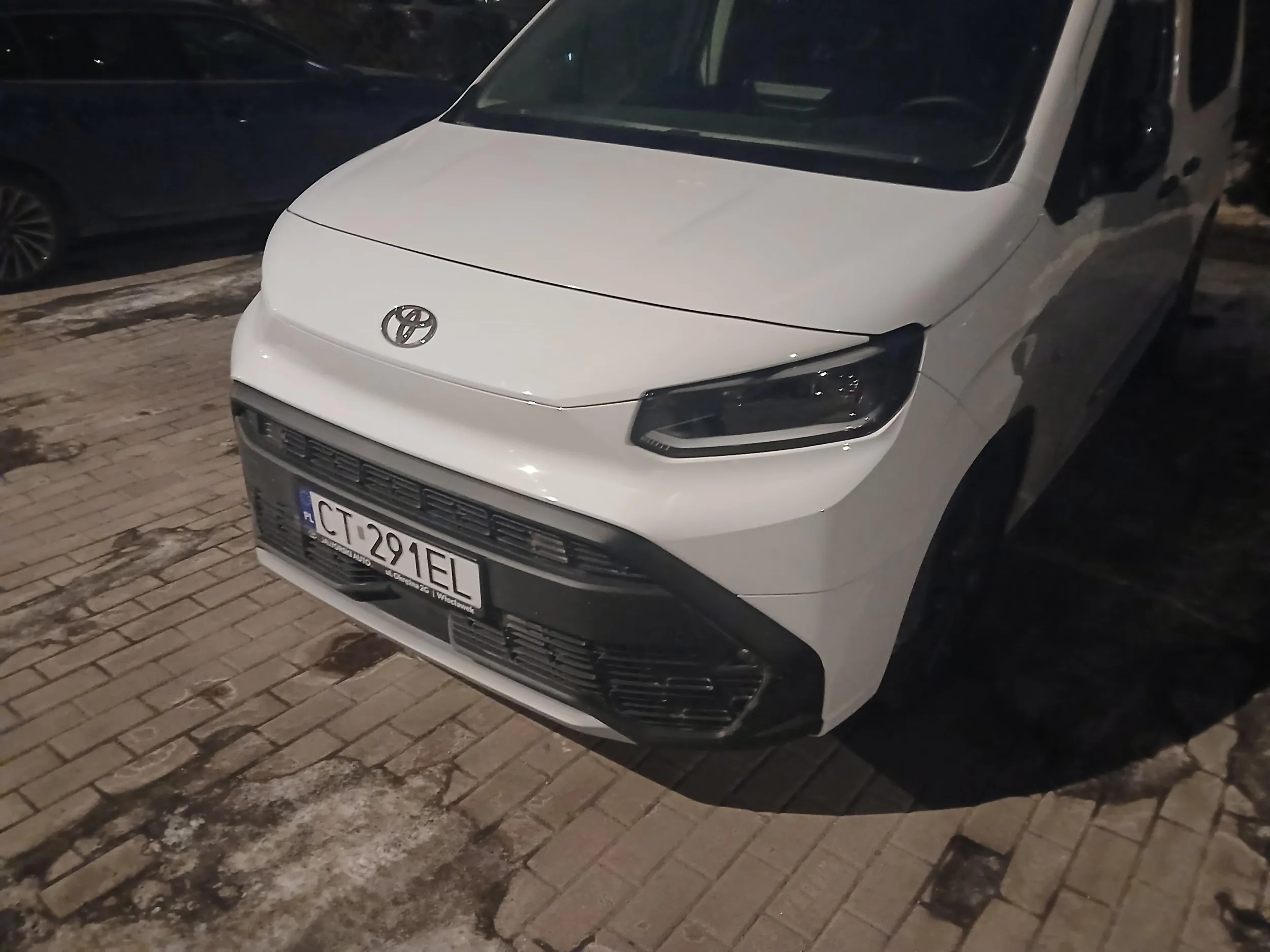 Drogi flotowcu opiekujacy sie autem- przy odbiorze obejrzyj dokladnie drzwi od strony kierowcy- w dniu 5 stycznia 2026 roku wasz kierowca obil moje drzwi otwierajac je bardzo szeroko- nie bylo takiej potrzeby- mozna bylo spokojnie otworzyc- nie wzywalem policji bo bymczekal kilka godzin na mrozie. Wasz prqcownik nie szanuje waszej i cudzej wlasnosci.