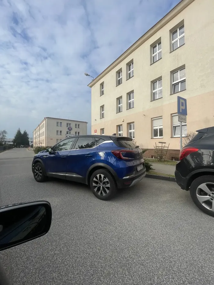 Kolega nie potrafi parkować, nie pozdrawiam