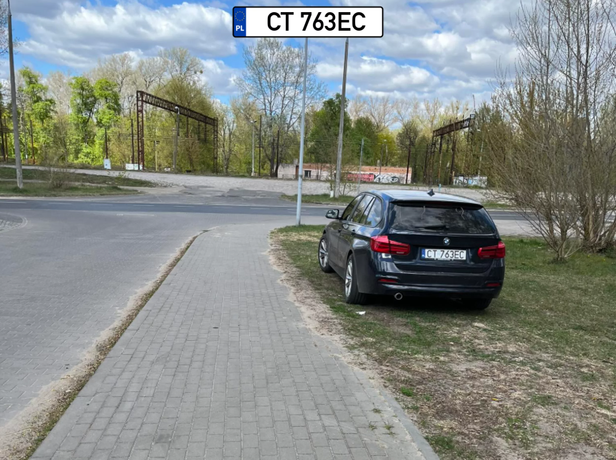 Weź i go zrozum po co tak zrobił. Najwyraźniej my "normalni" tego nie ogarniamy.