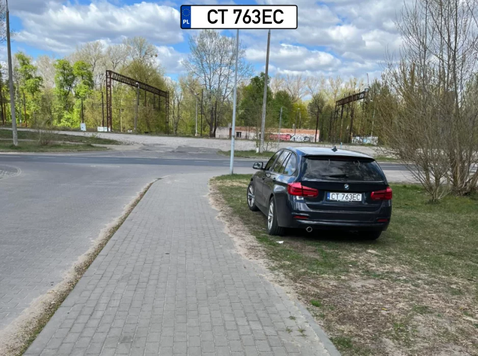 Weź i go zrozum po co tak zrobił. Najwyraźniej my "normalni" tego nie ogarniamy.