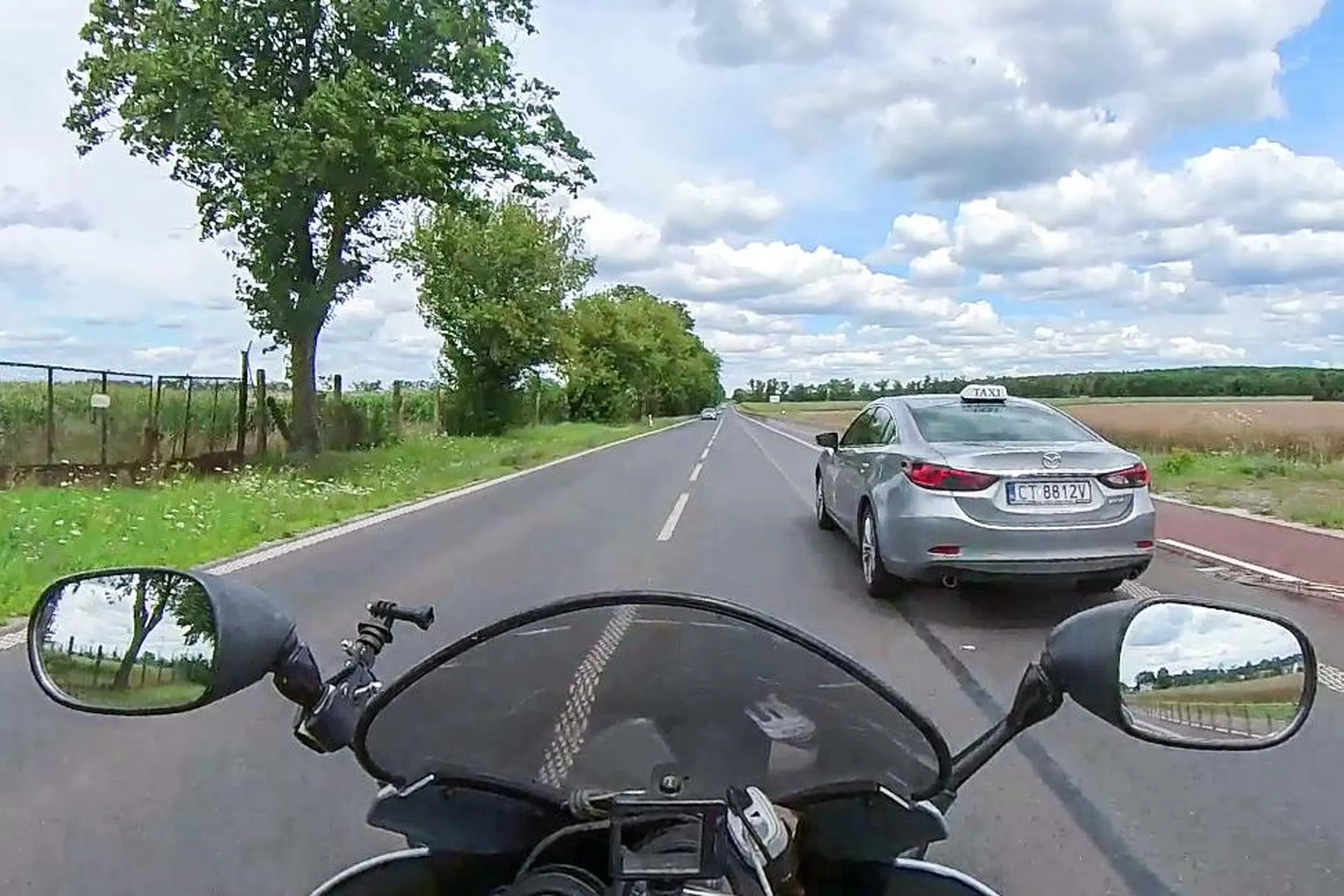 Uprzejmy kierowca względem motocyklistów - robi miejsce na drodze, żeby się nam jechało sprawnie i bezpiecznie. Dziękuję i LwG!