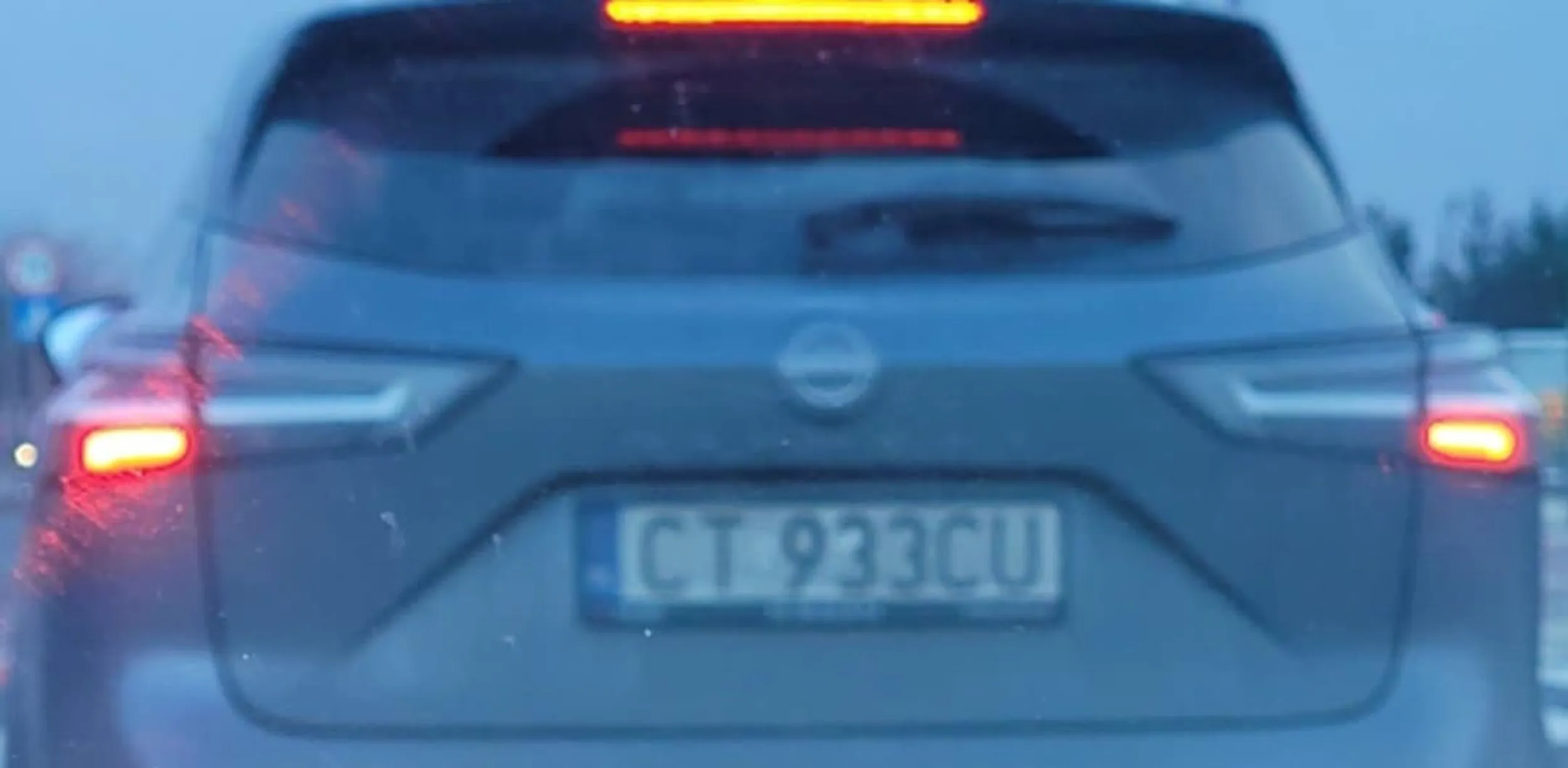 Cep nie zna przepisów, nie trzyma bezpiecznego dystansu i trąbi w mieście na prawidłowo jadące auta. Kierowca z bardzo kruchym ego- uważajcie przy próbie wyprzedzanie tego śmiecia. Porusza się Nissan Quashqai