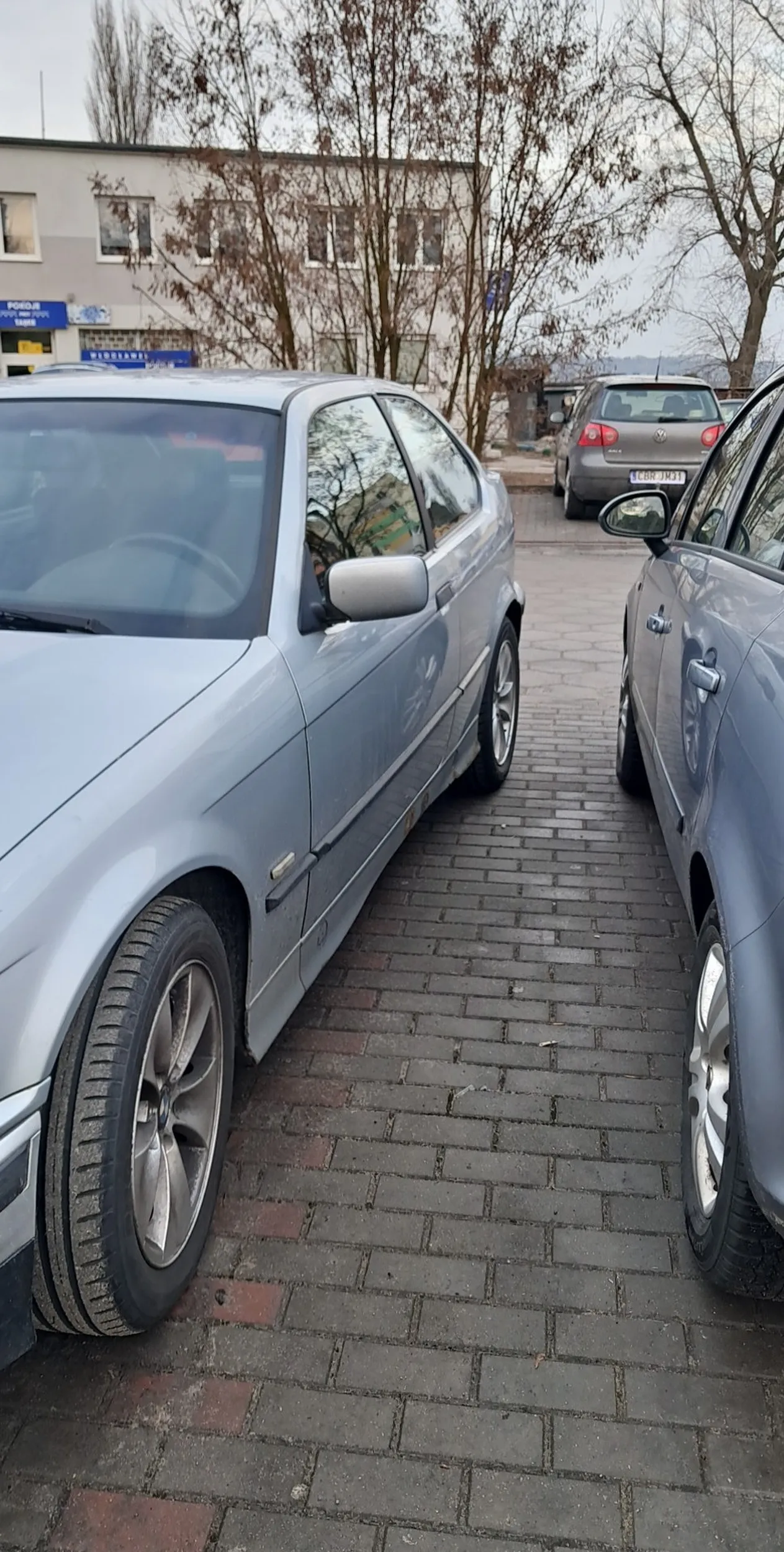 naucz się parkować w liniach