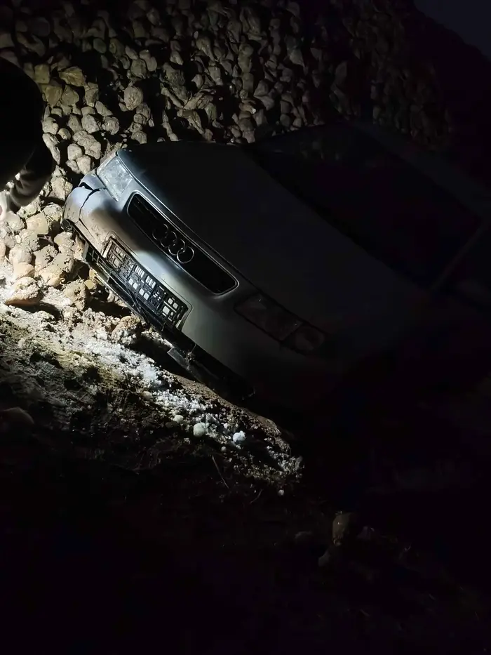 Nie umie jeździć, myśli, że jest cwany  a ostatecznie skończył w rowie w burakach.