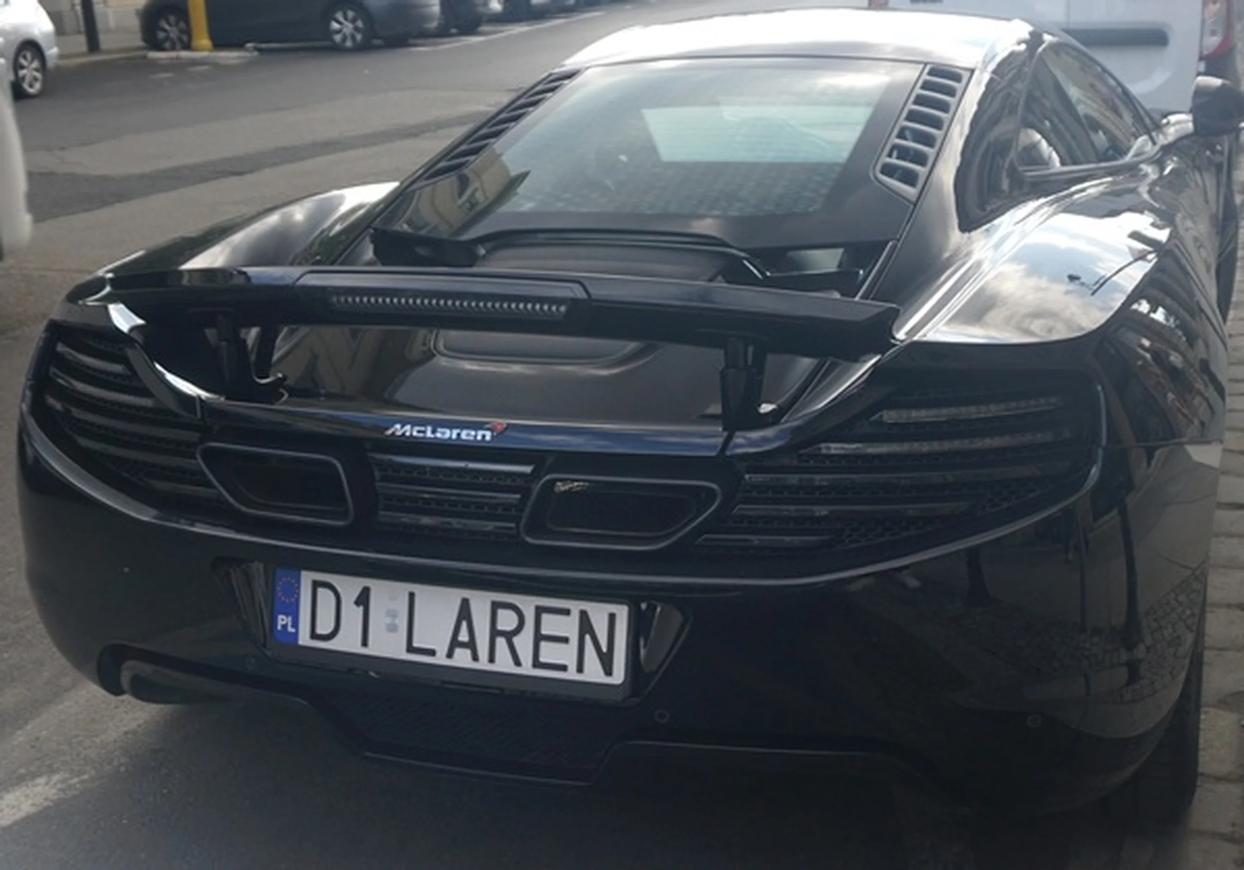 Fajny numer, blacha D1 LAREN