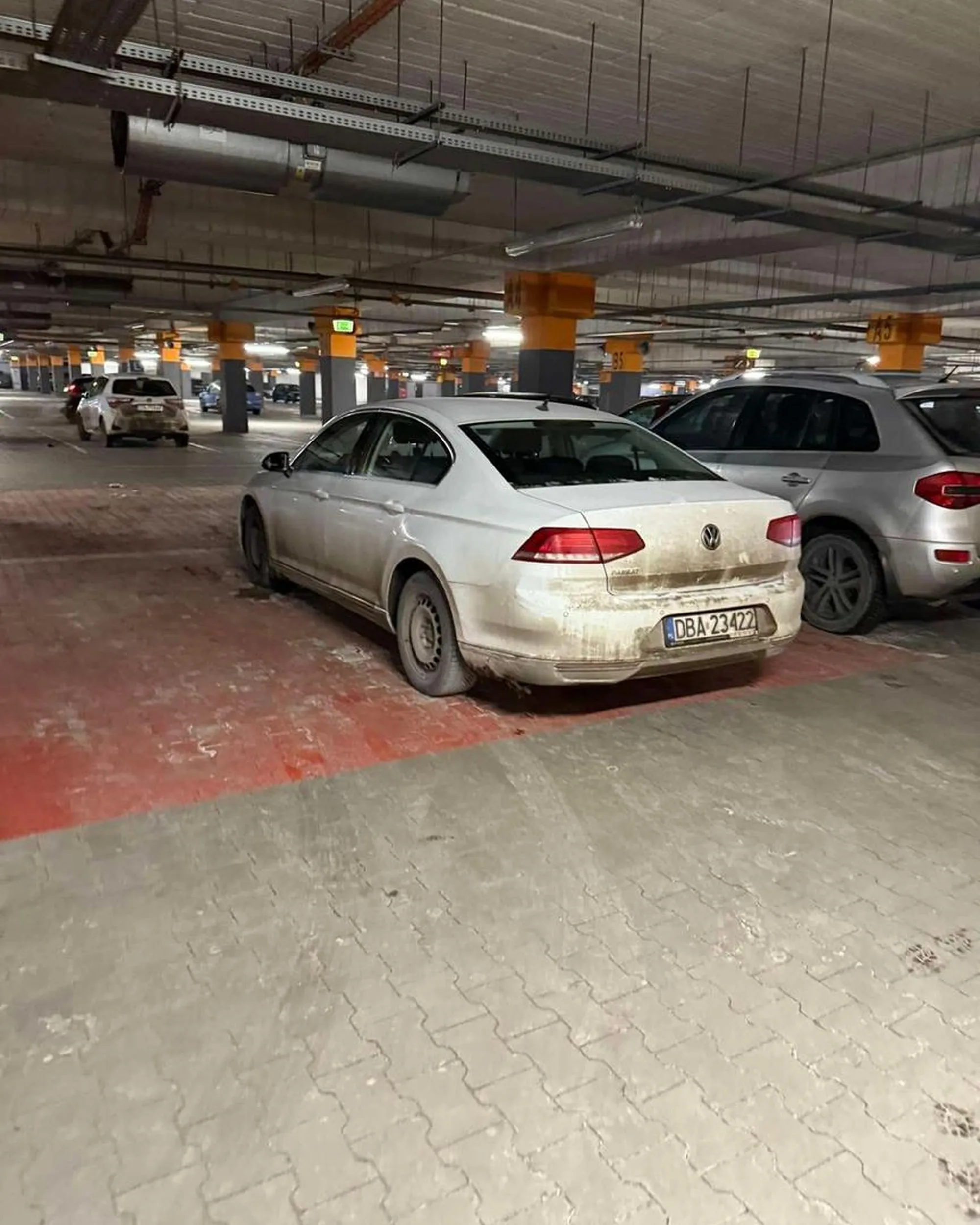 Parking dla rodzin z dziećmi - A Pan przyjechał bez dzieci zajmując tym samym miejsce rodziną z dziećmi i wózkami … Ani jednego fotelika w aucie dla dzieci ?