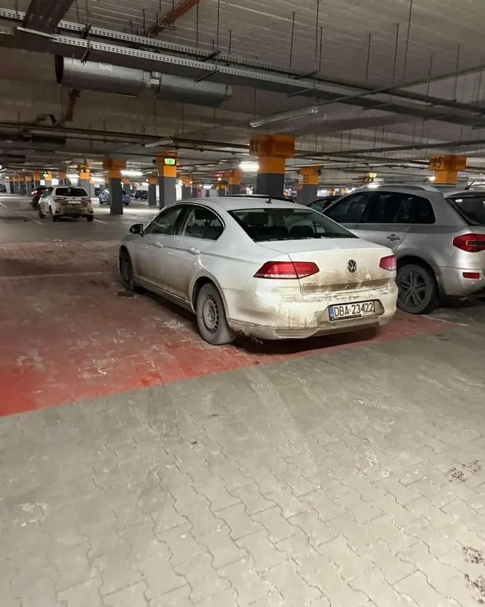 Parking dla rodzin z dziećmi - A Pan przyjechał bez dzieci zajmując tym samym miejsce rodziną z dziećmi i wózkami … Ani jednego fotelika w aucie dla dzieci ?
