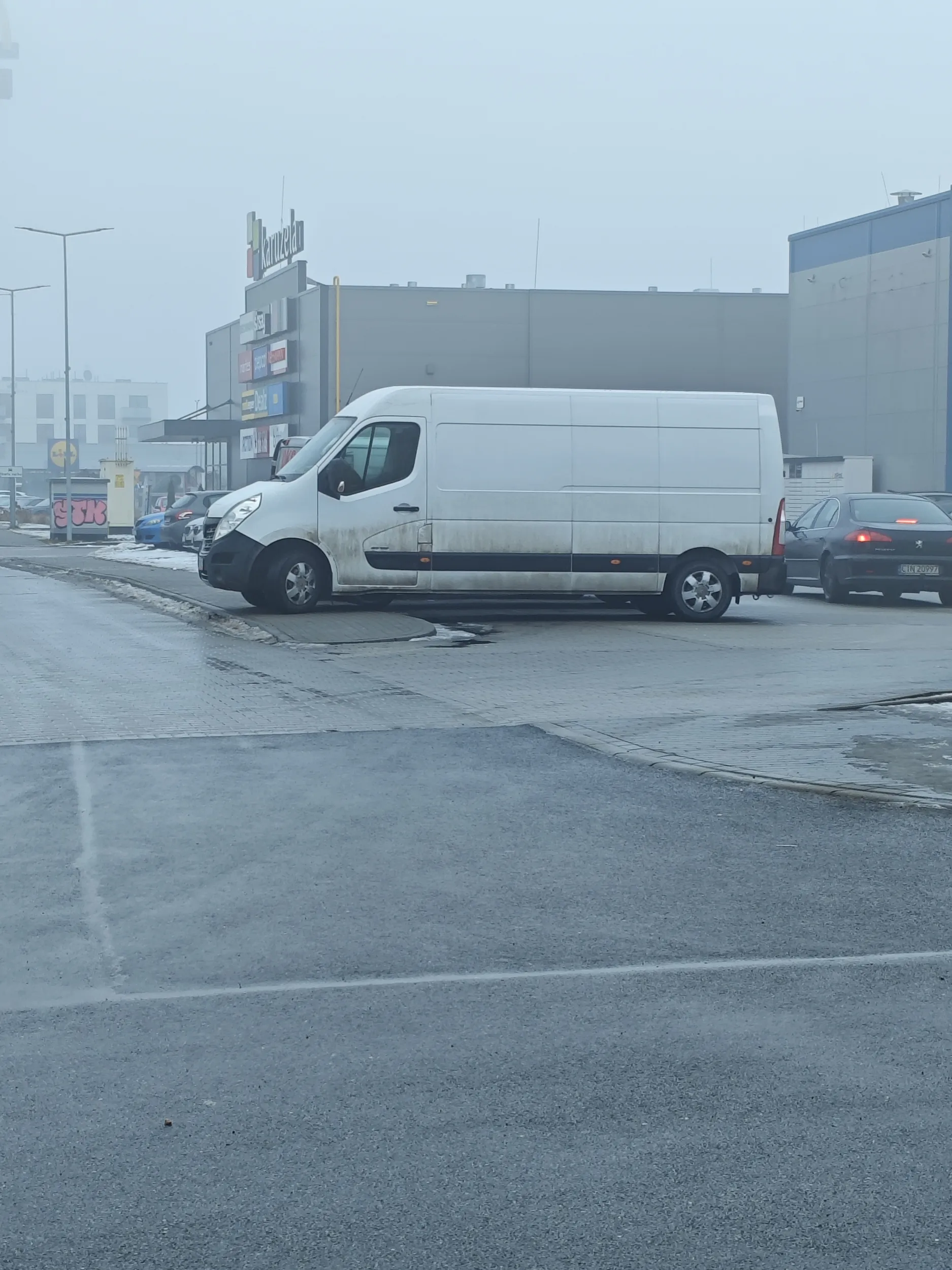 pozdrawiam kierowcę który zablokował cały chodnik