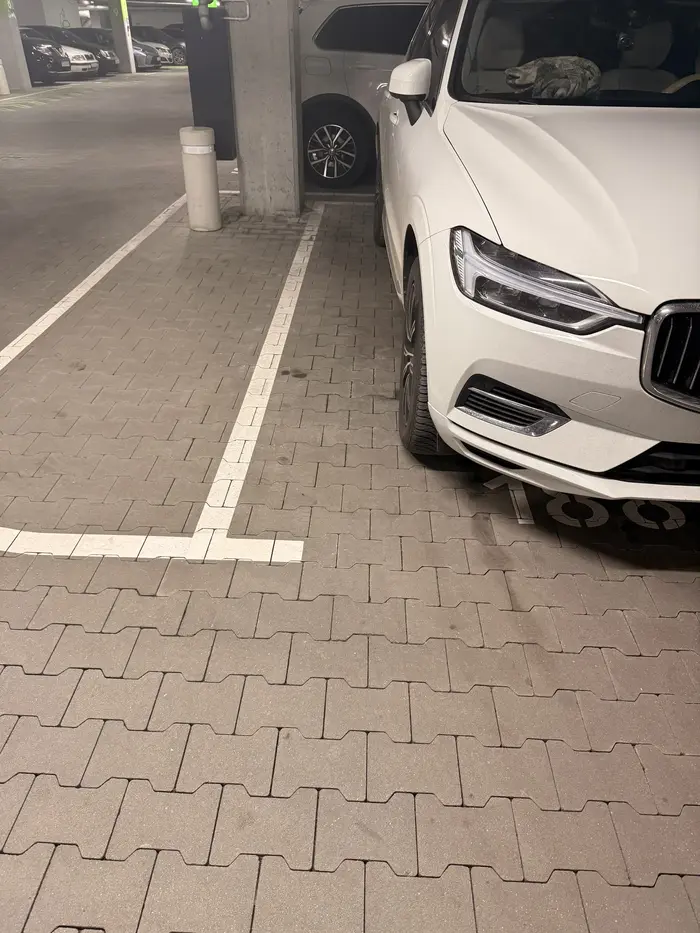 Naucz się oceniać odległość w miejscach parkingowych ;)