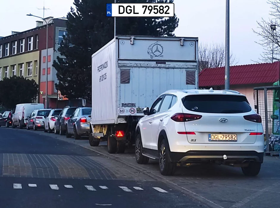 Ważne że nie zastawia koperty bo piesi jakoś obejdą to co im zafundował