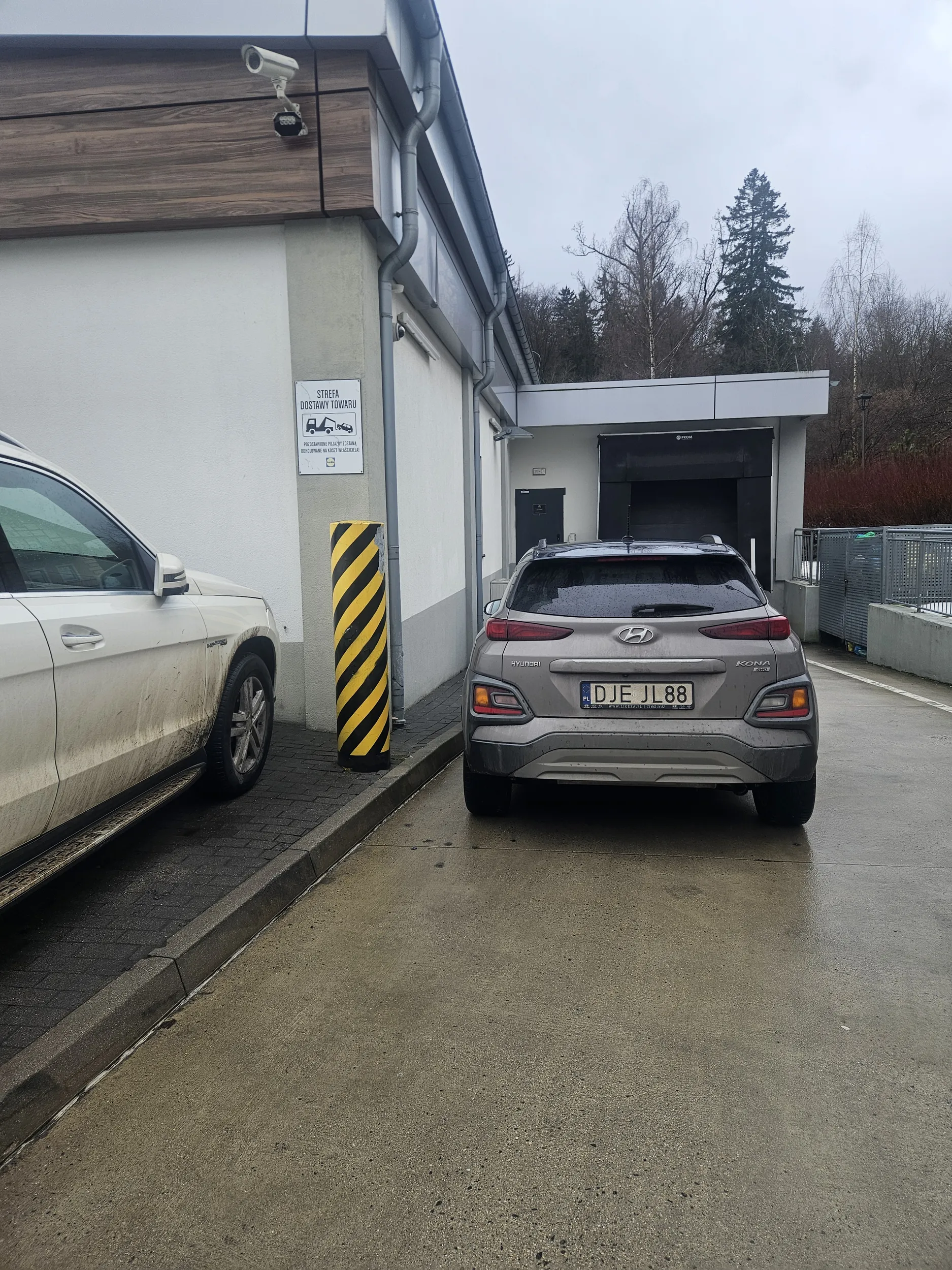 Parkuje na strefie dla dostawczaków