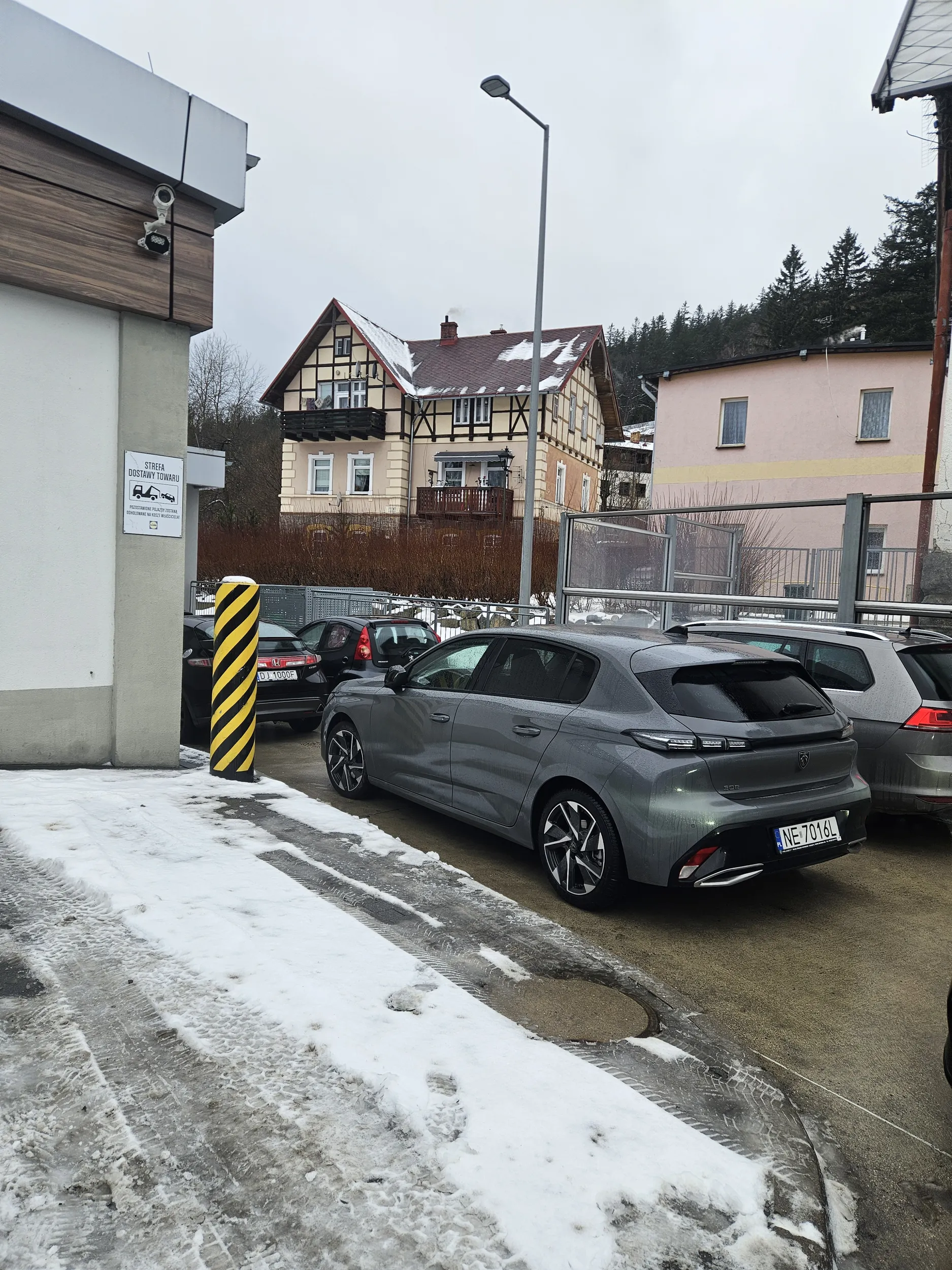 Blokuje dojazd dla dostawczaków