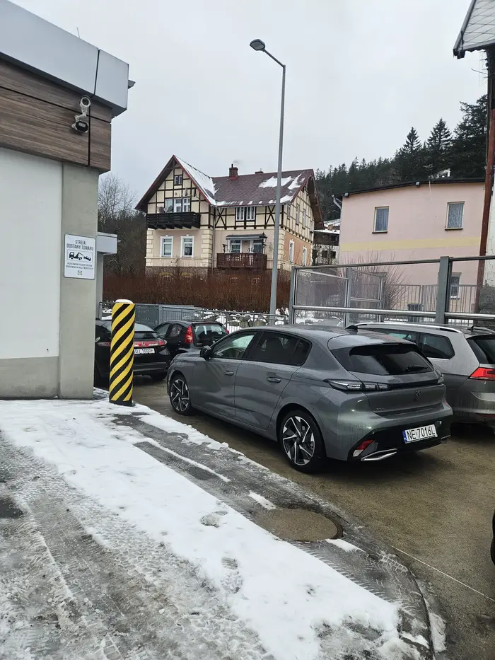 Blokuje dojazd dla dostawczaków