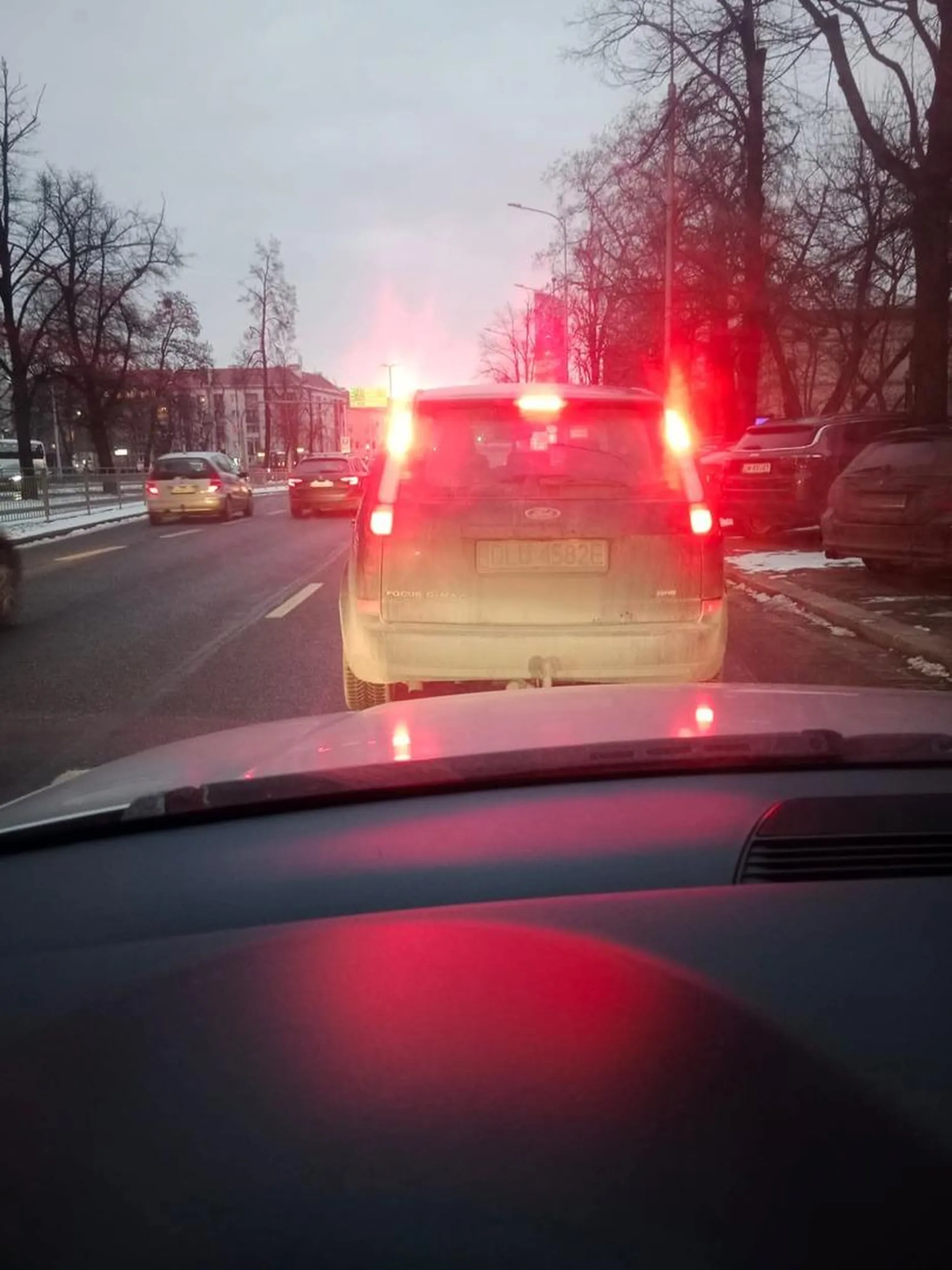 Nie widać rejestracji, agresywna jazda, nie pozdrawiam