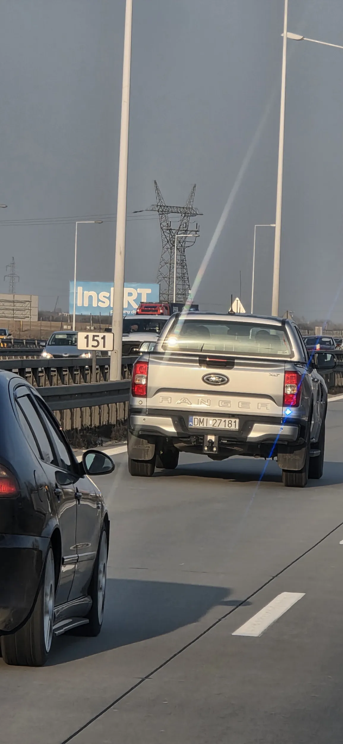 Jedzie na A4 na sygnałach...co to za służba?