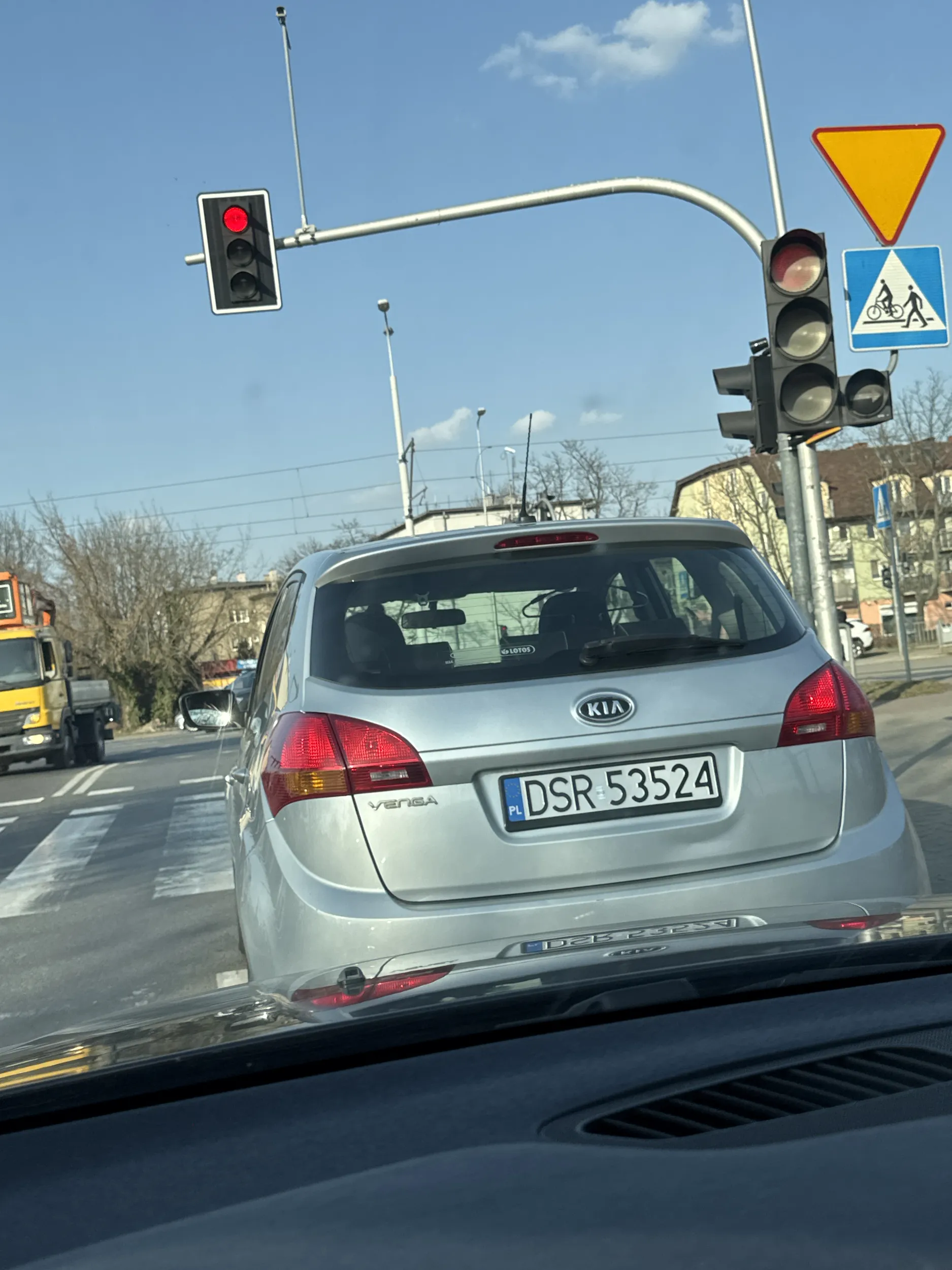 Babsko potrzebuje 2 lat aby ruszyć z pod świateł korkuje miasto