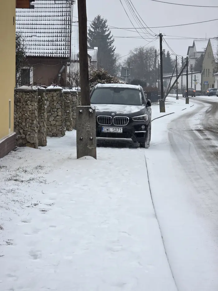 Super parkowanie, a posesja cała wolna. Prawko z lays