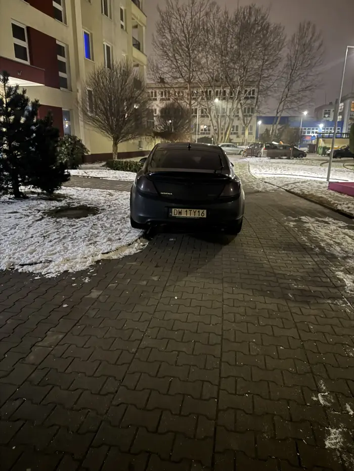 Chodnik jest dla ludzi, śmietniku