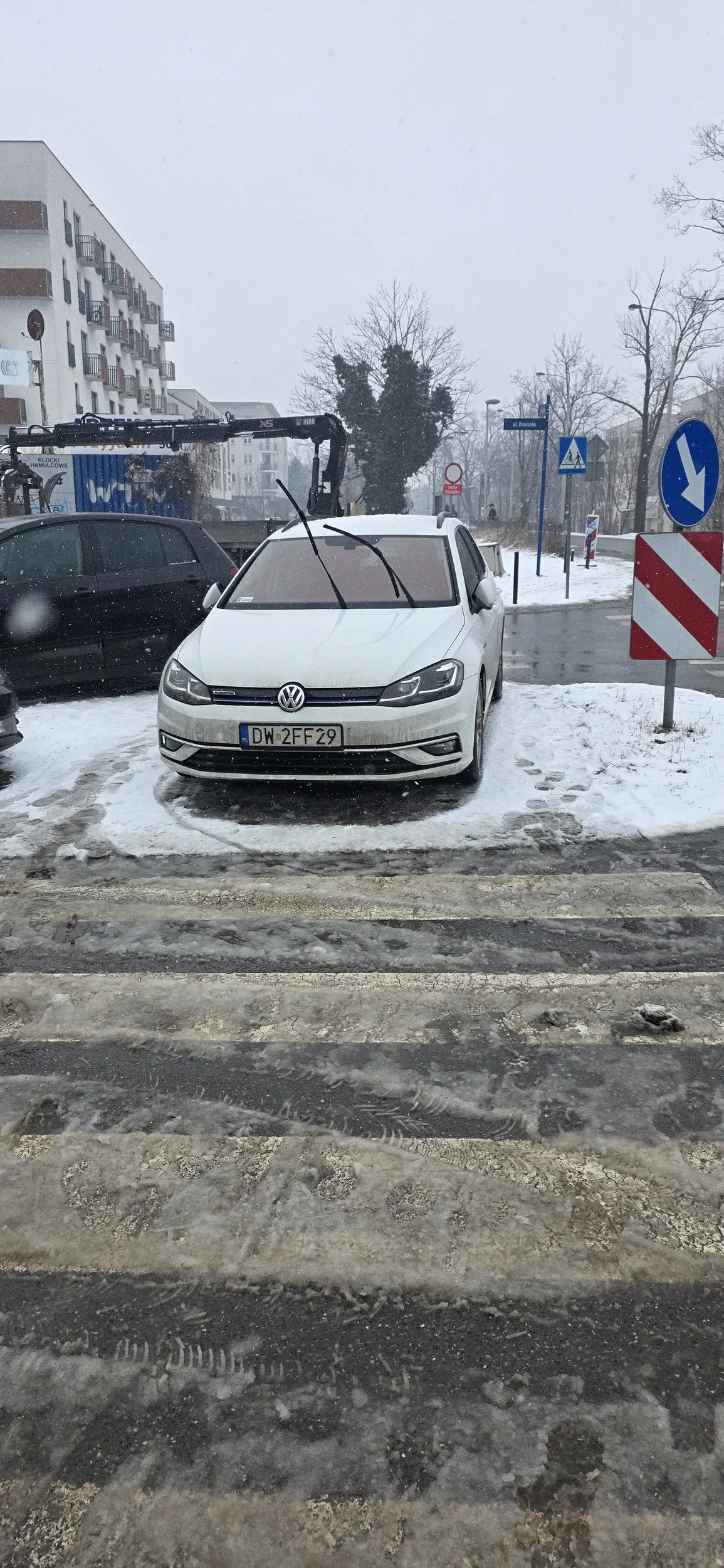 Nie pozdrawiam idioty, który zaparkował na przejściu.