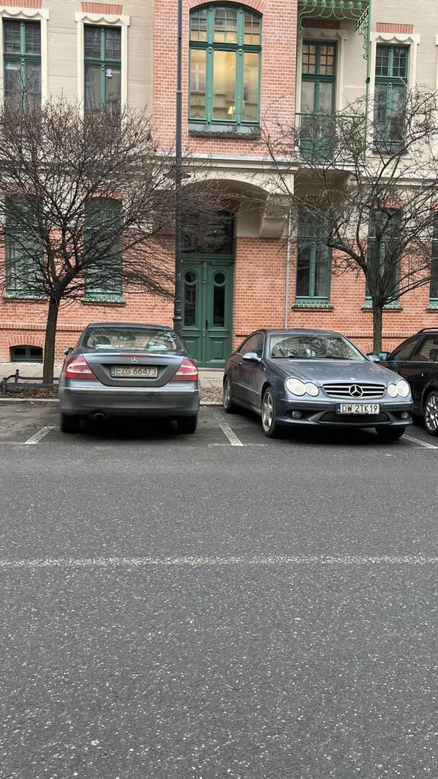 Miło się parkuje obok sąsiedniego modelu. Mój też niedługo doczeka się pakietu AMG i tego grilla ?