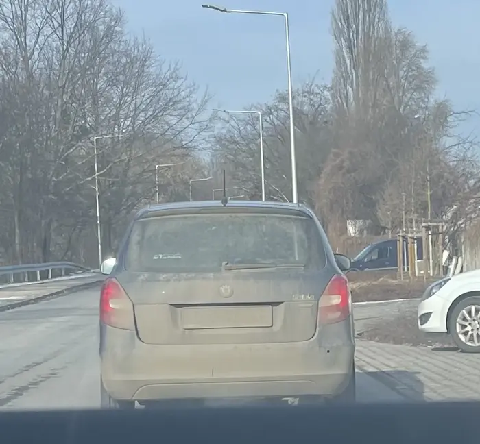 Że ktoś nie ma refleksji jakiejś żeby to umyć w końcu..