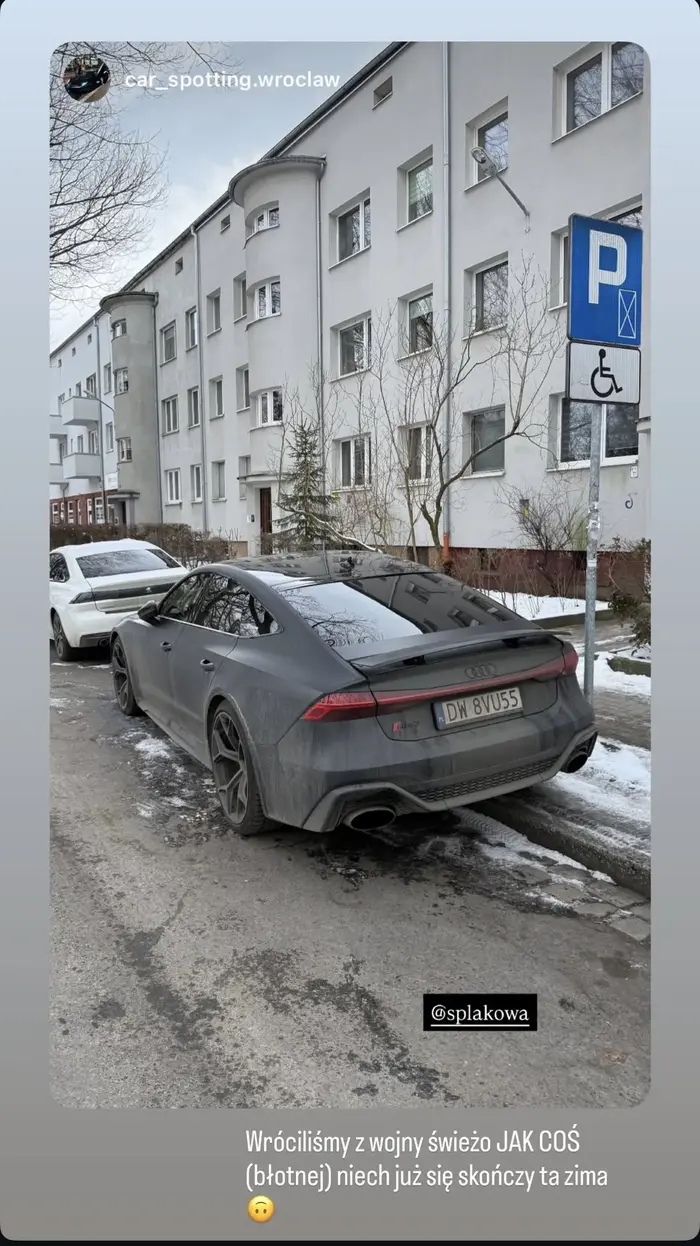 Parkuje na miejscu dla osób niepełnosprawnych