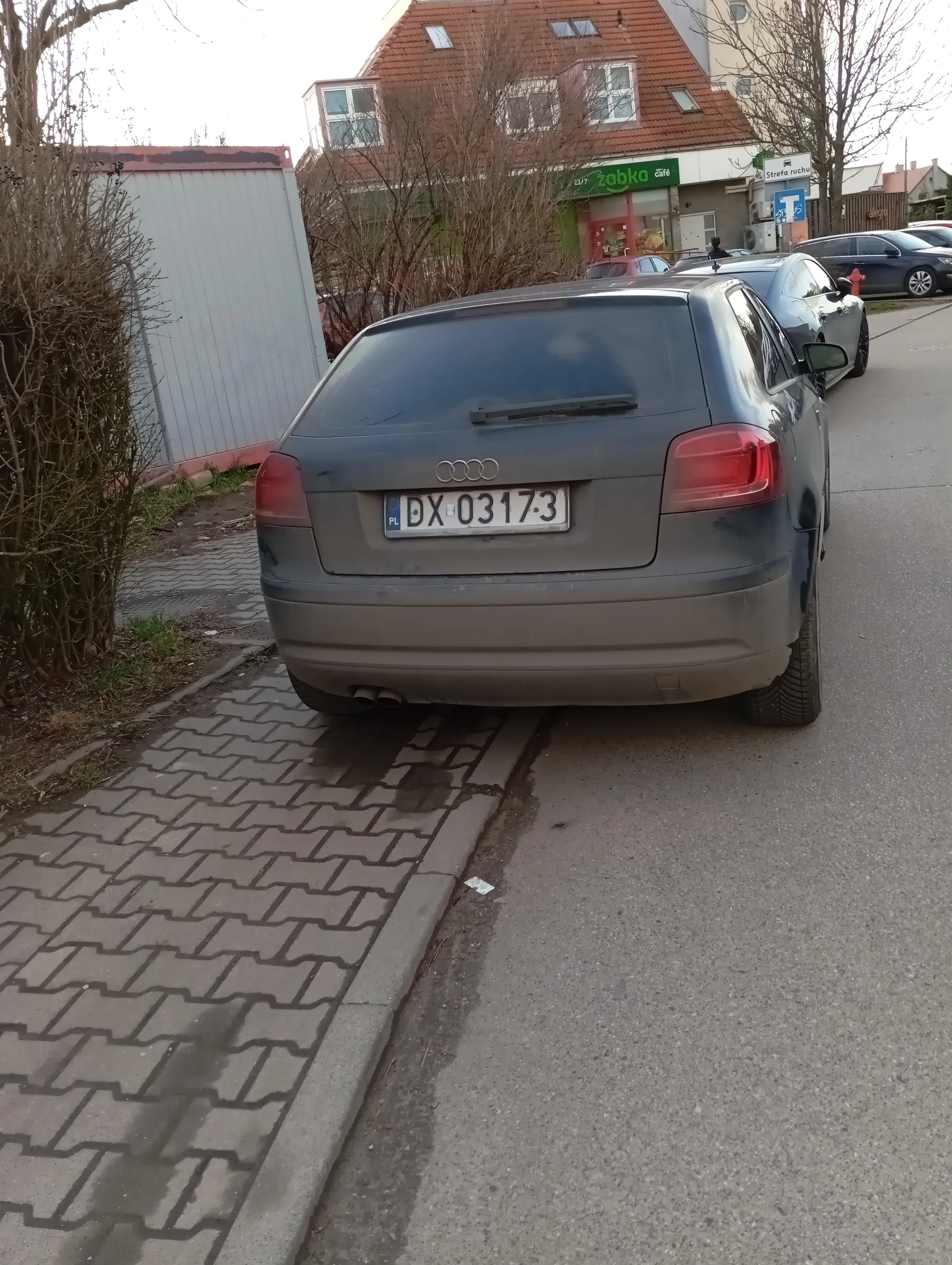 Burak nie liczący się z tym, że wózek dziecięcy już nie zmieści się na chdoniku... Prawo jazdy do powtórki