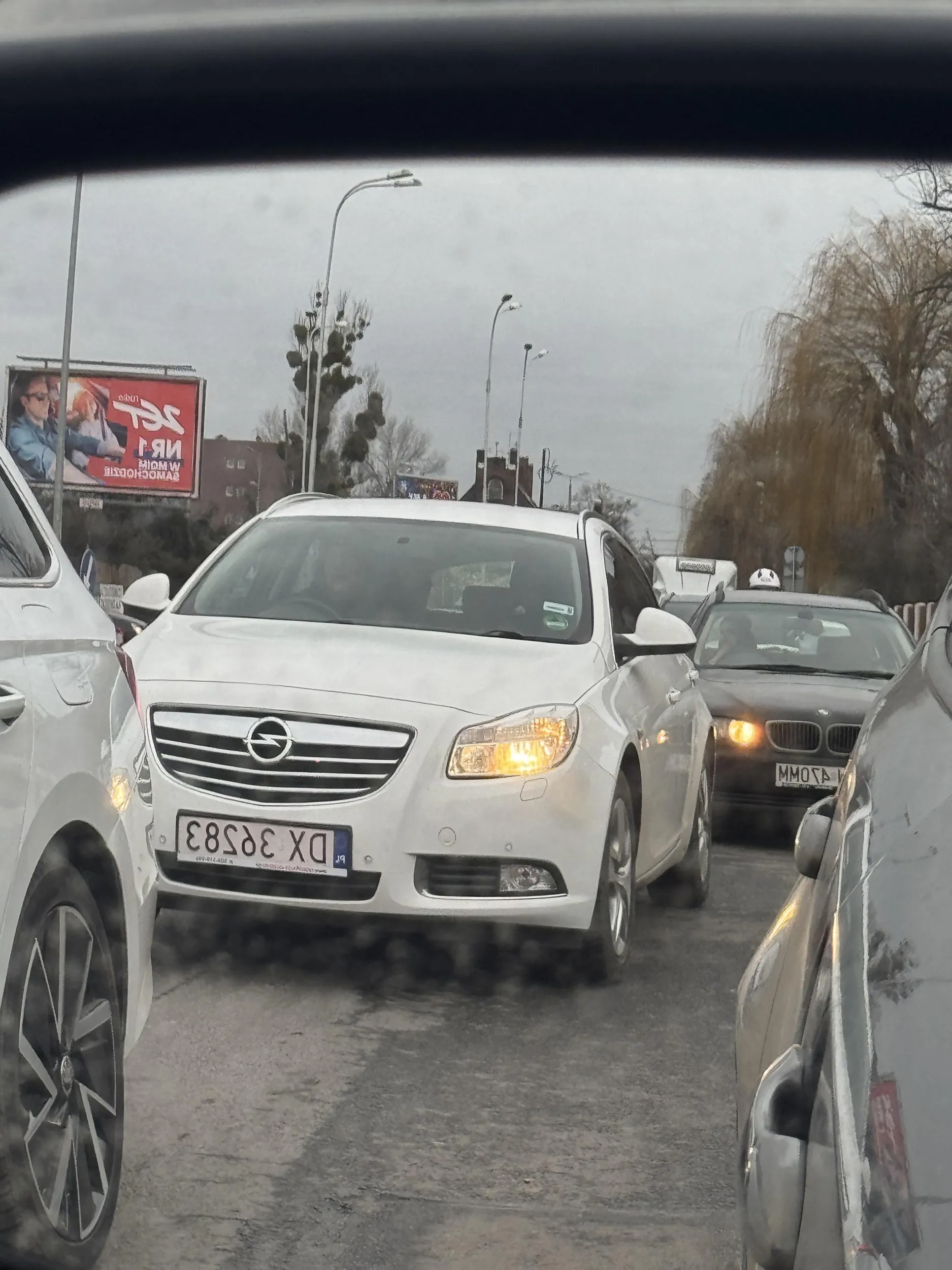 Czlowiek blokuje droge specjalnie, a pozniej sie pyta Ciebie glupio czy sie dobrze czujesz, mam nadzieje, ze ktos Ci tak kiedys zrobi cepie