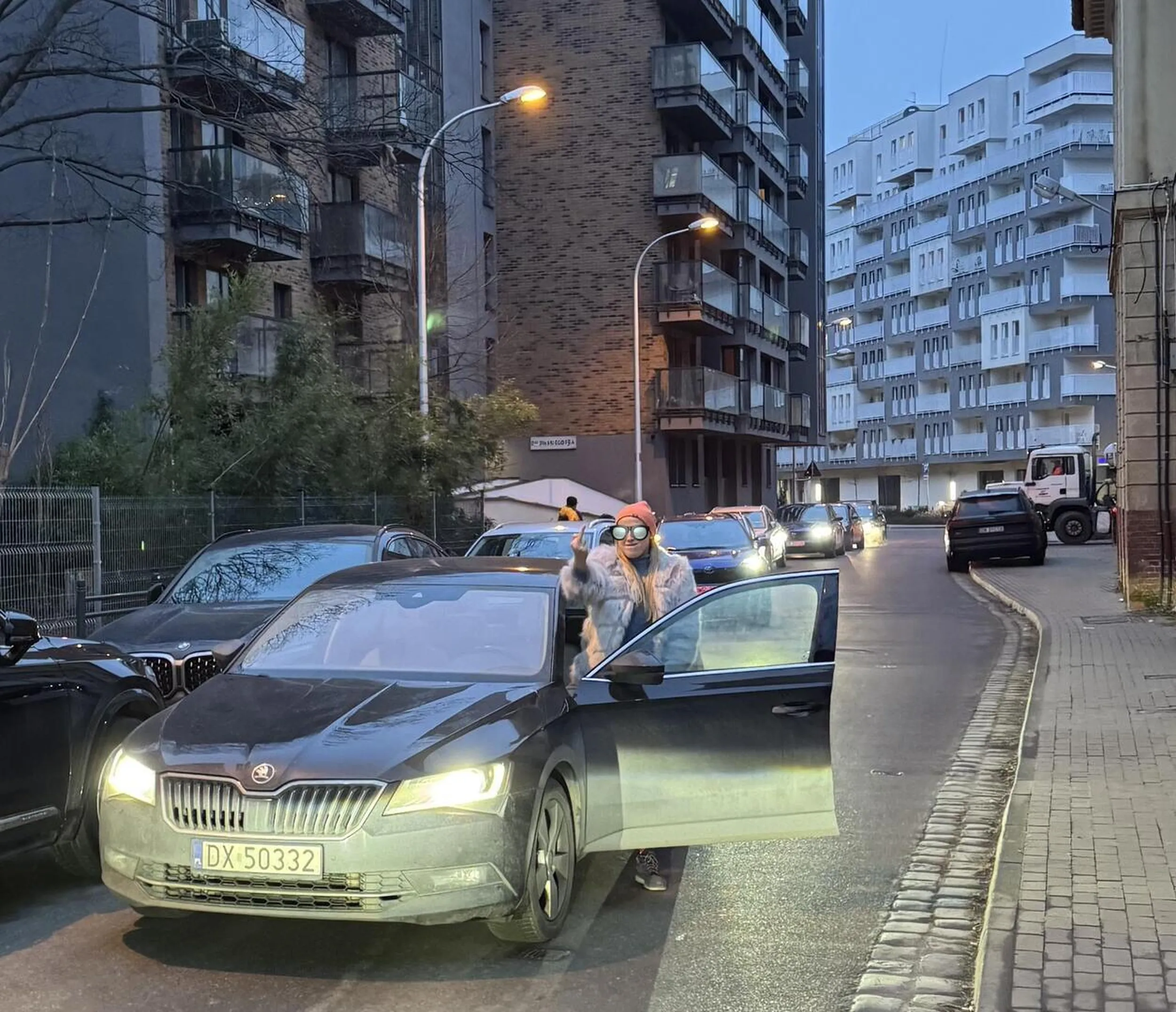 agresywna kobieta, uważać