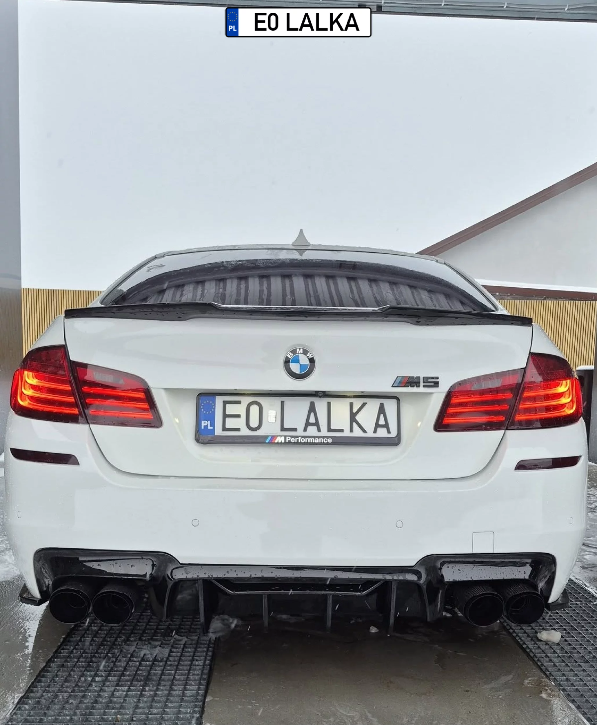 Jedzie kobieta czy facet lubi lalki :)