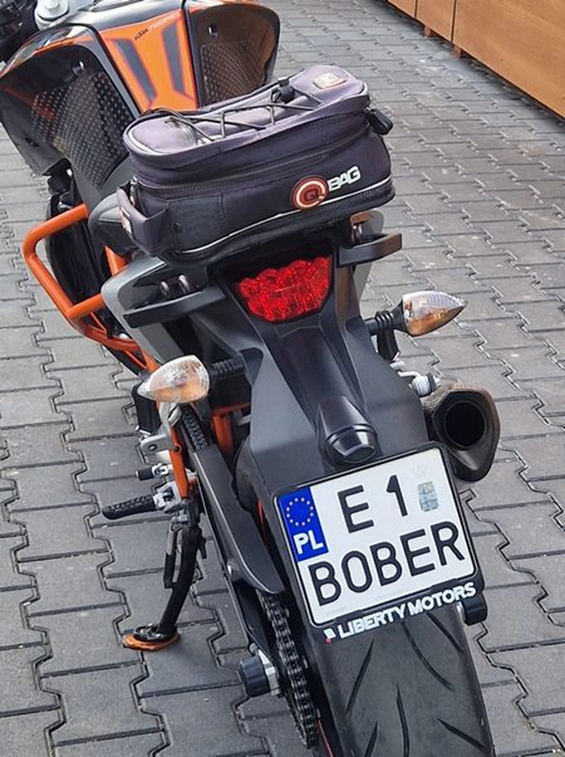 Fajny numer, blacha E1 BOBER