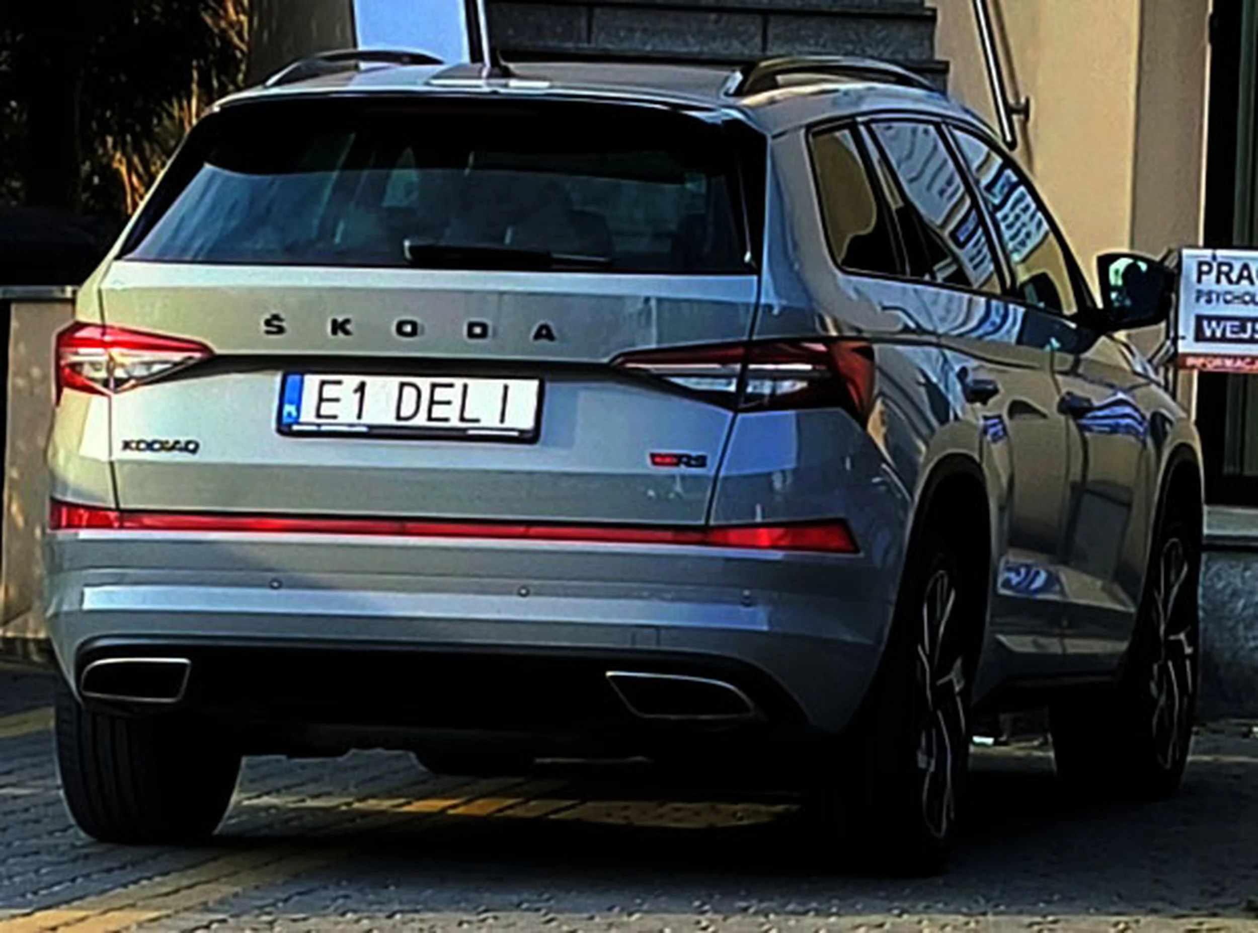 Fajny numer, blacha E1 DELI