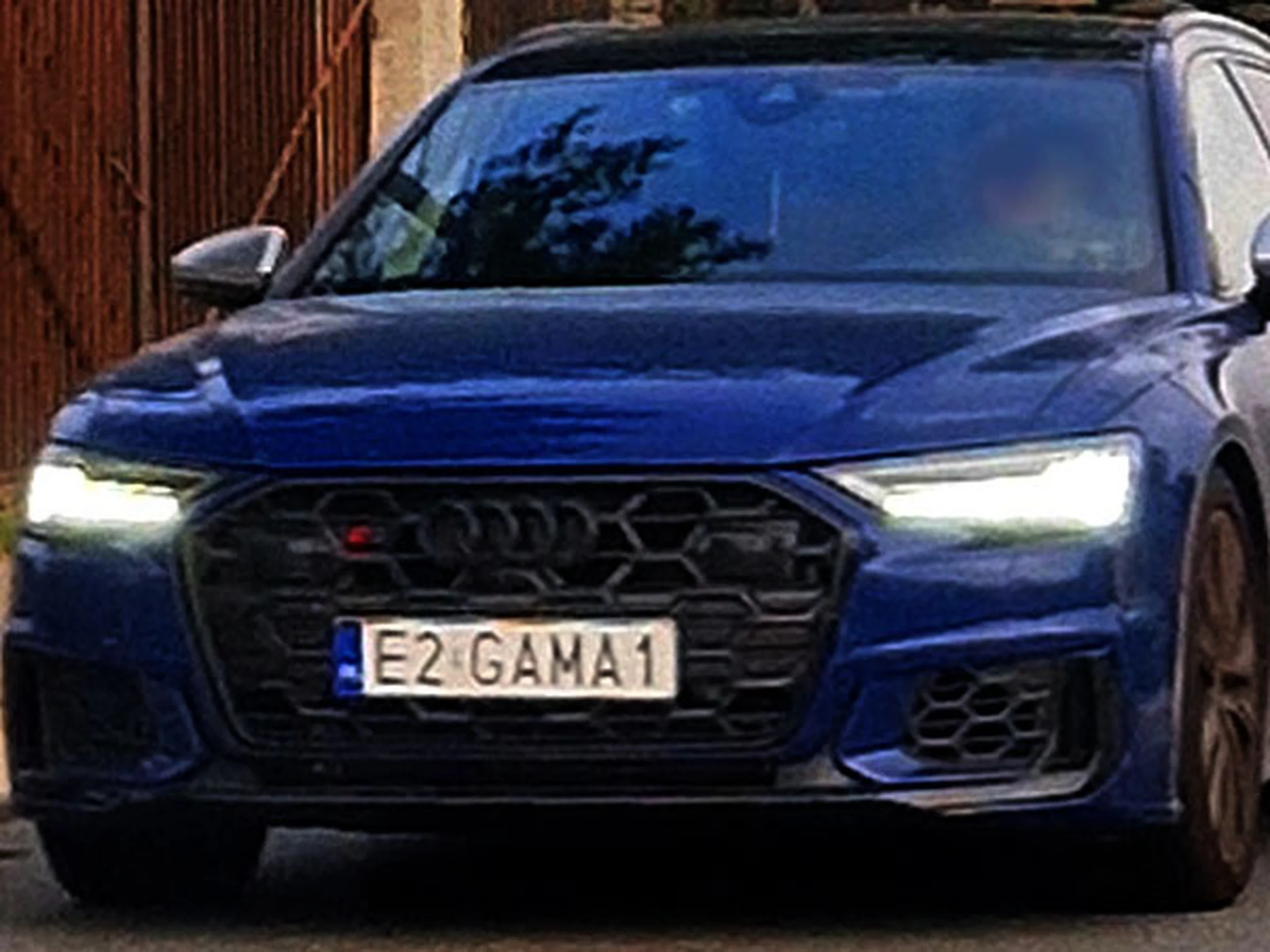 Fajny numer, blacha E2 GAMA1