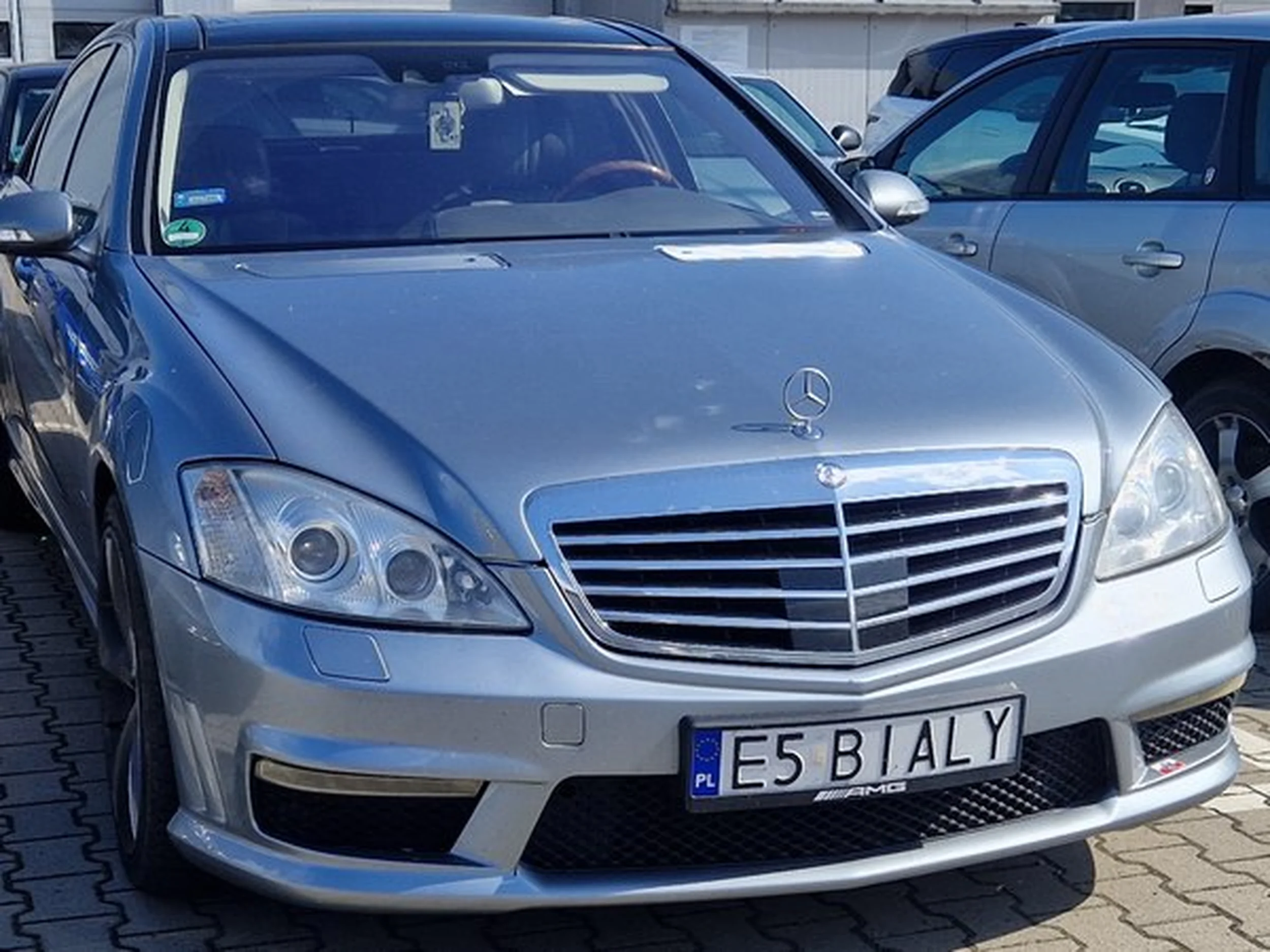 Fajny numer, blacha E5 BIALY