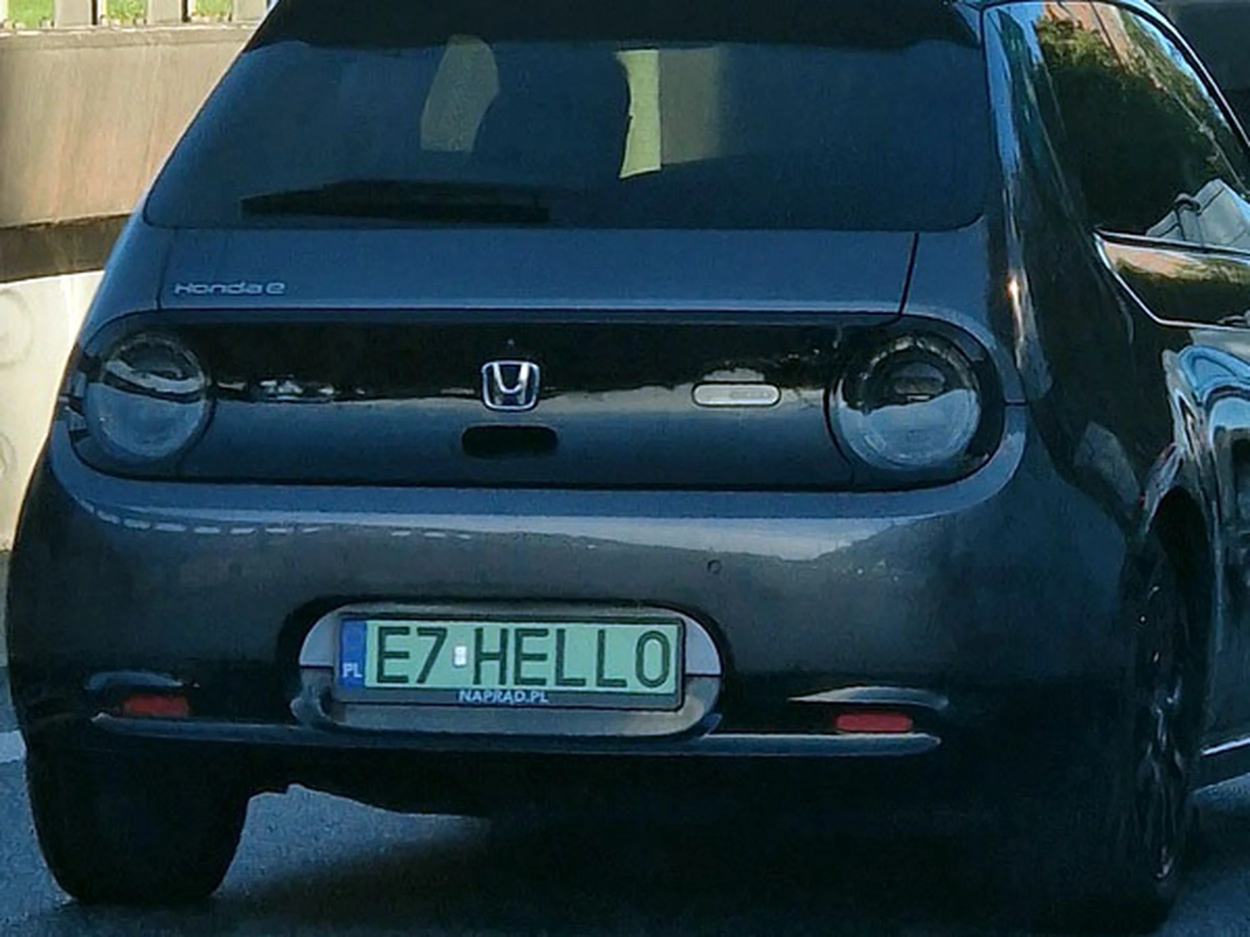 Fajny numer, blacha E7 HELLO