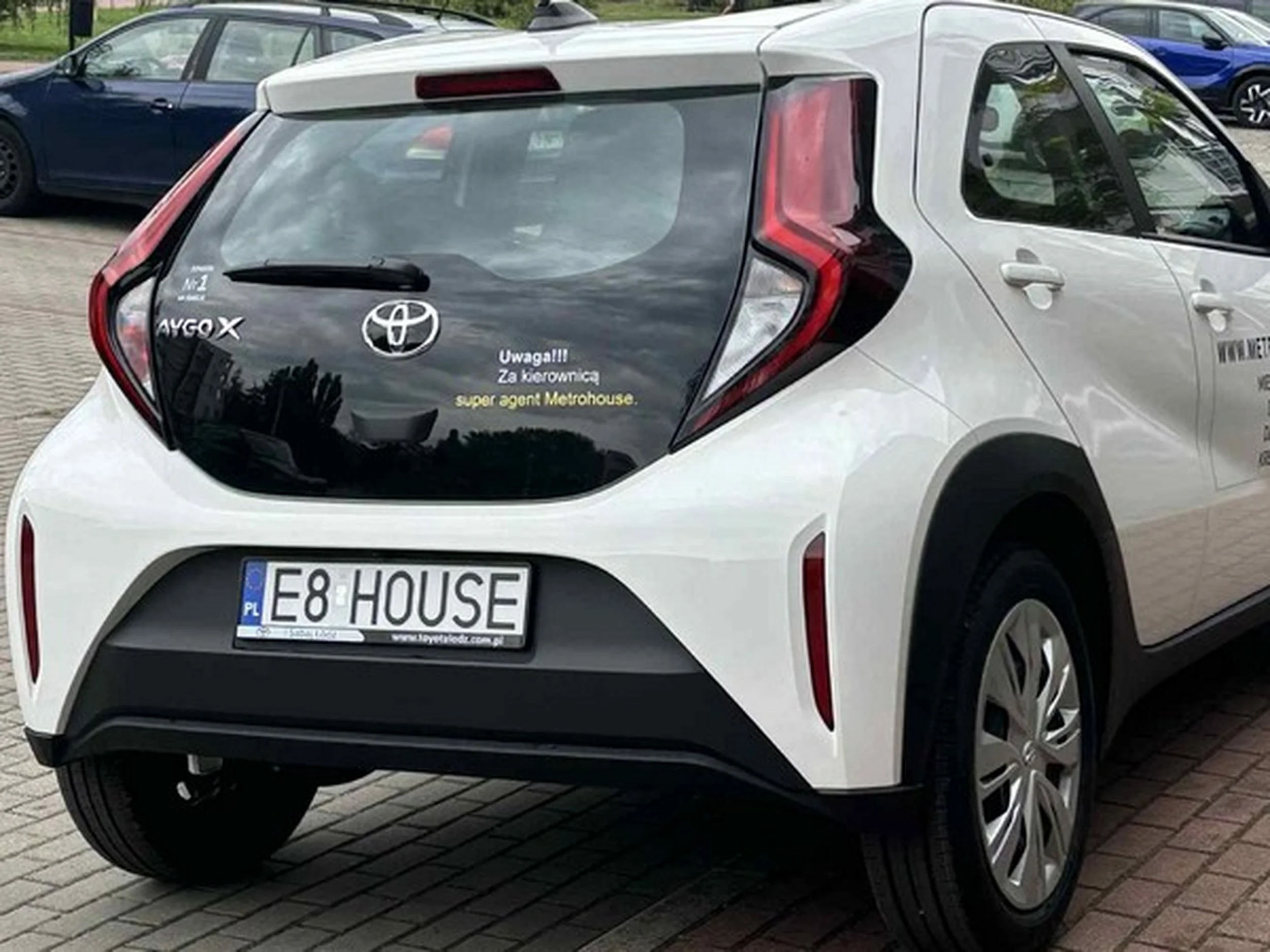 Fajny numer, blacha E8 HOUSE