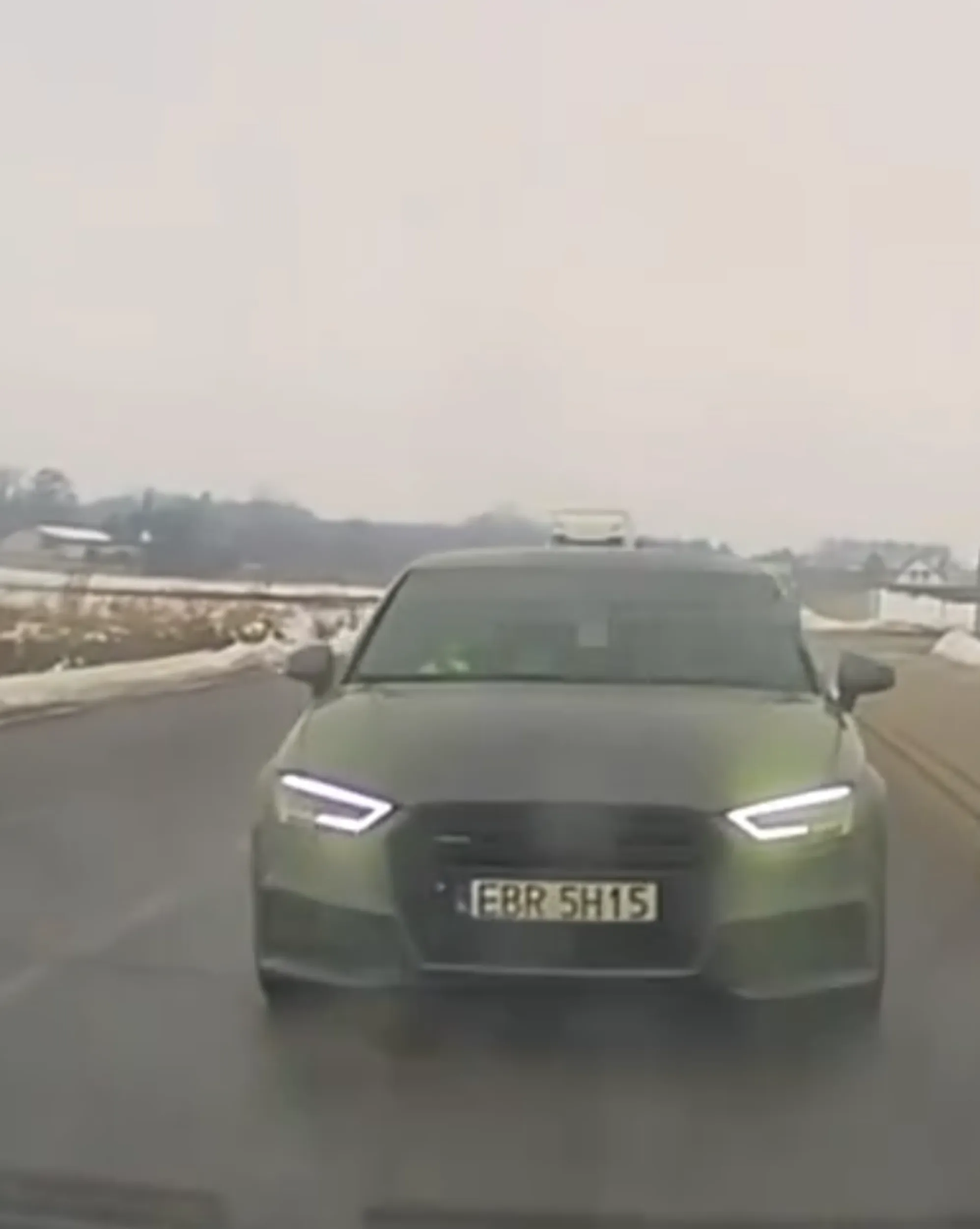 Mamusia nie napisała na rączkach "Lewa", "Prawa" to się bidula pogubiła na jezdni?