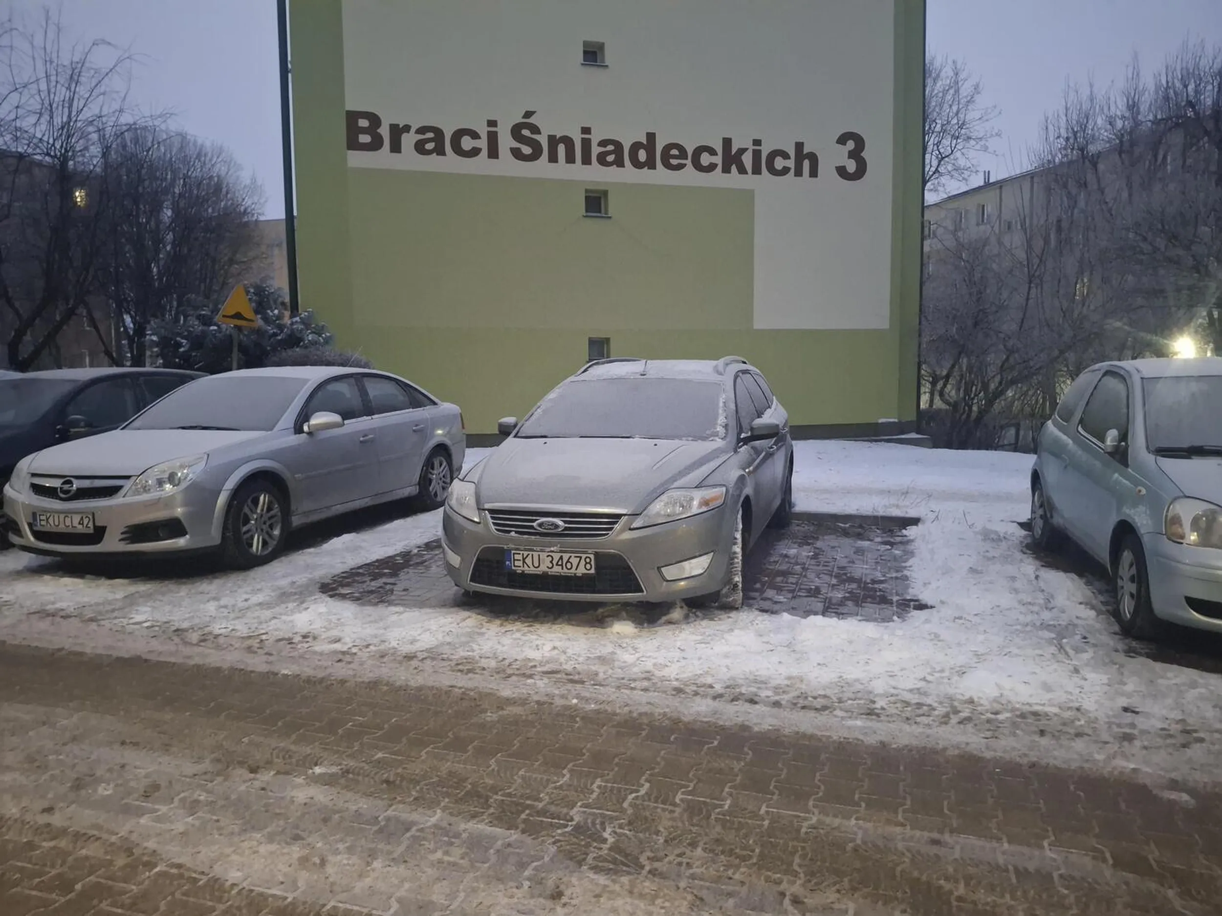 Król osiedlowej patologi parkowania