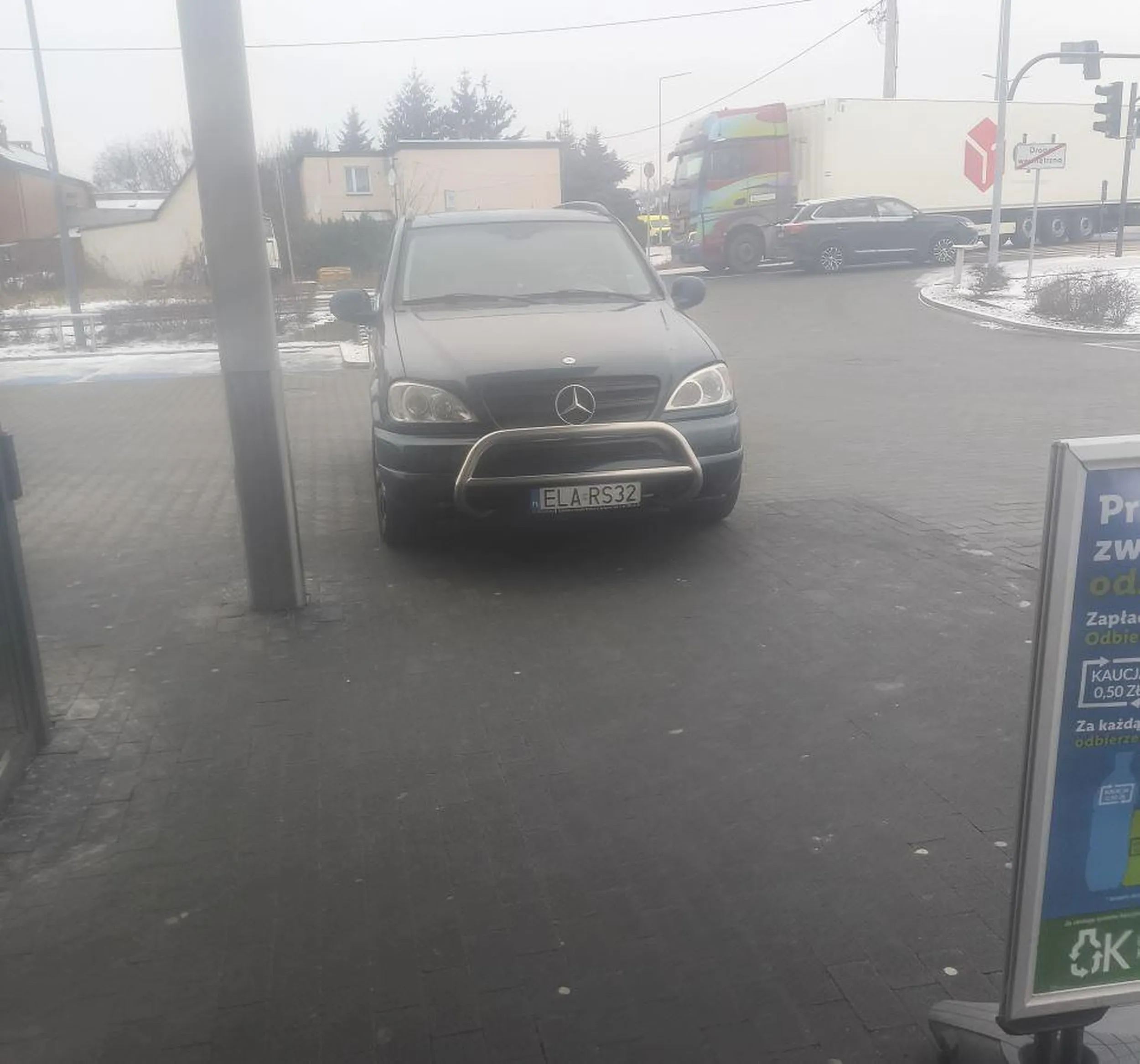 elcia se stanełaś prawie pod drzwiami lydla coś taka leniwa gruba dupa ci urośnie